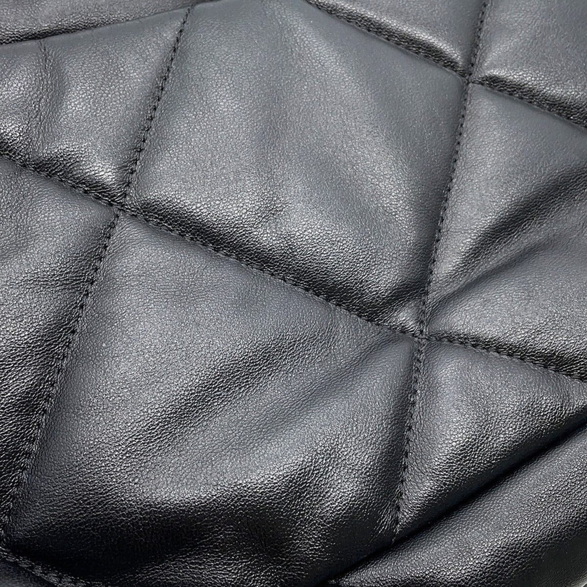 Chanel Black Leather Handbag Shoulder Bag (Pre-Owned)