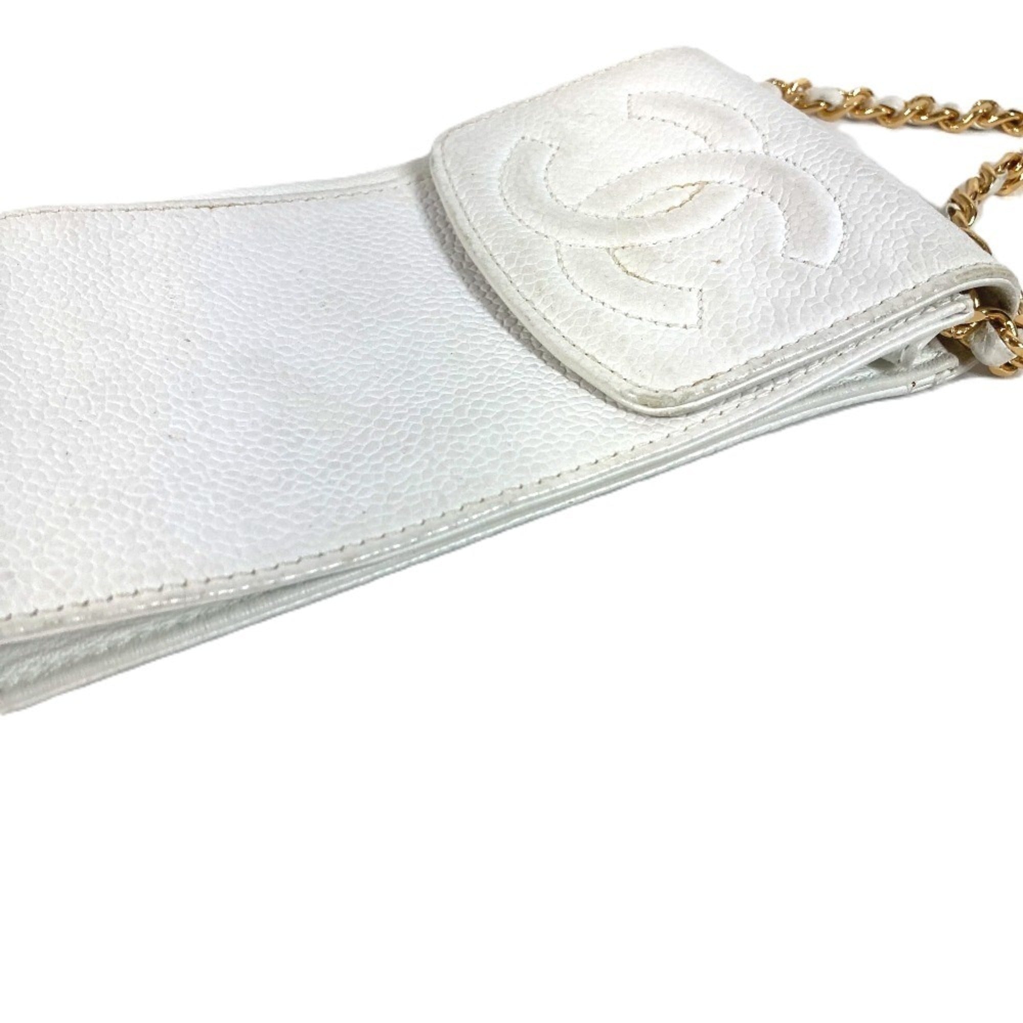 Chanel White Grained Calfskin Phone Wallet (Pre-Owned)