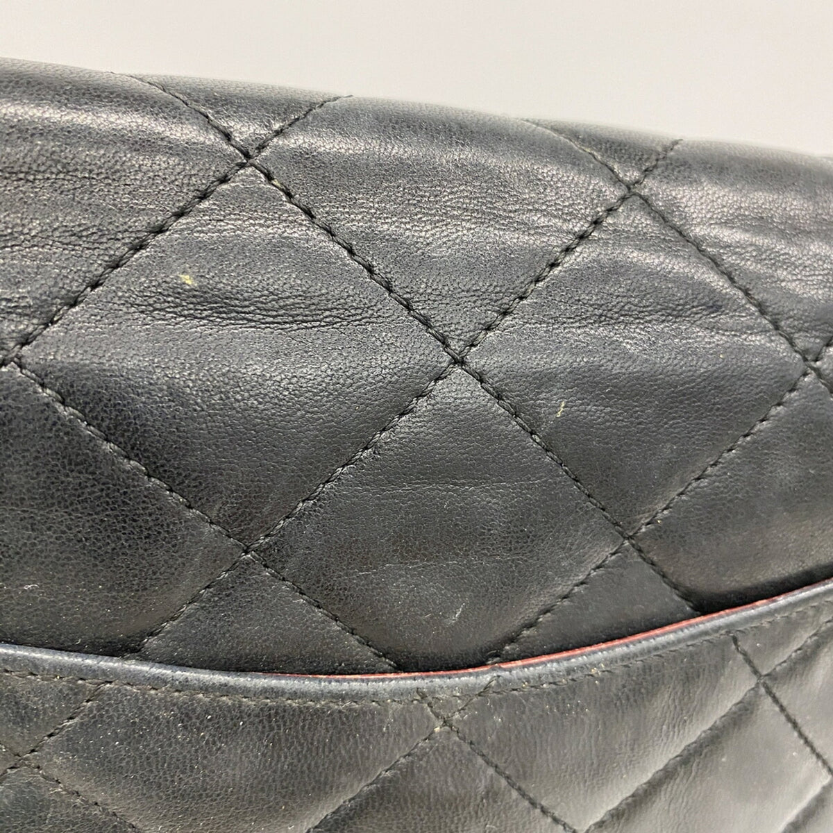 Chanel Black Leather Shoulder Bag (Pre-Owned)