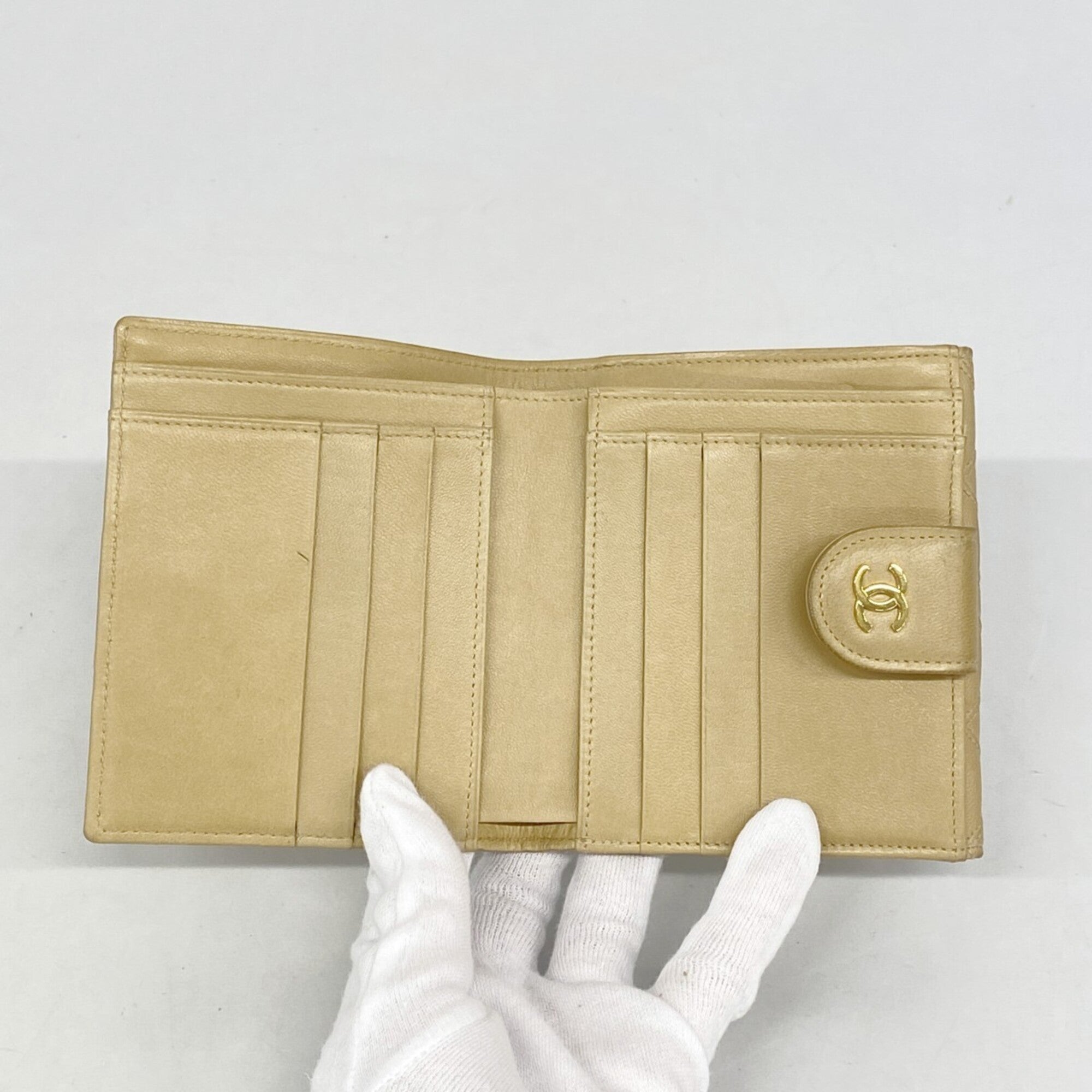 Chanel Beige Leather Wallet (Bi-Fold) (Pre-Owned)