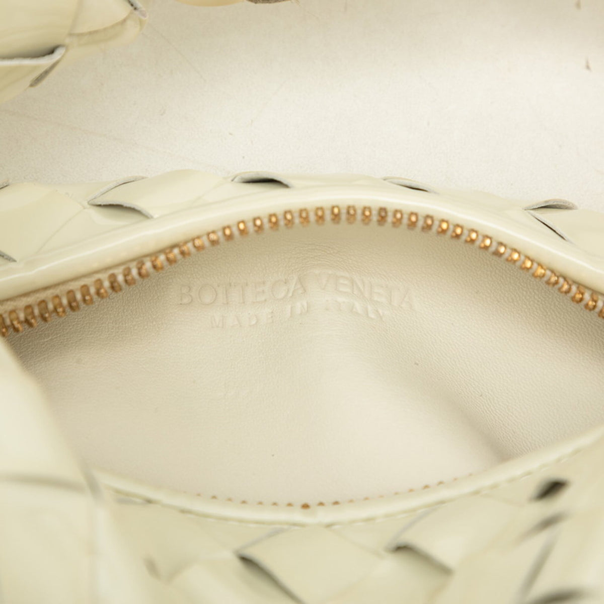 Bottega Veneta White Patent Leather Handbag (Pre-Owned)