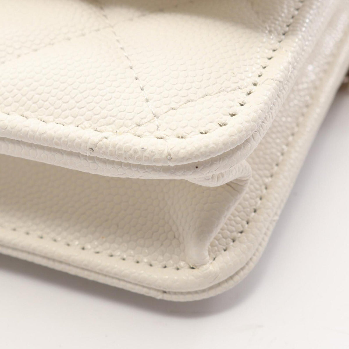 Chanel White Grained Calfskin Handbag Shoulder Bag (Pre-Owned)