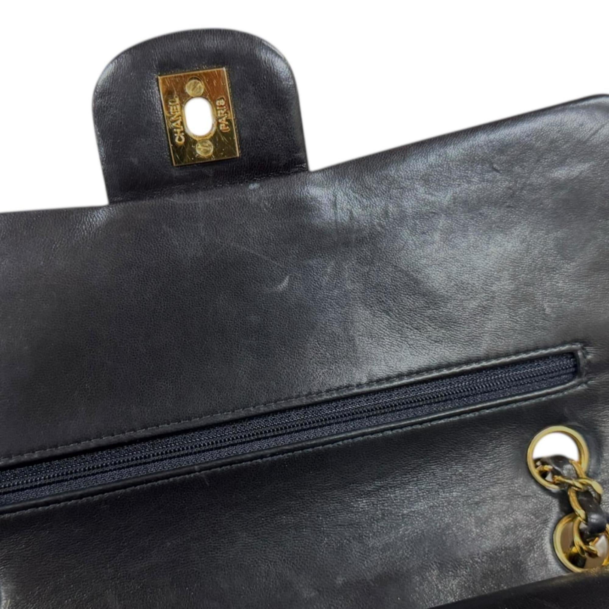 Chanel Matelasse Black Leather Shoulder Bag (Pre-Owned)