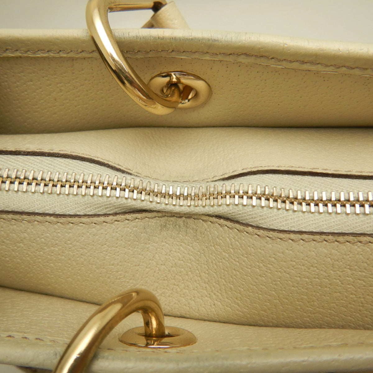 Gucci Gg Canvas Beige Gg Canvas Tote Bag (Pre-Owned)