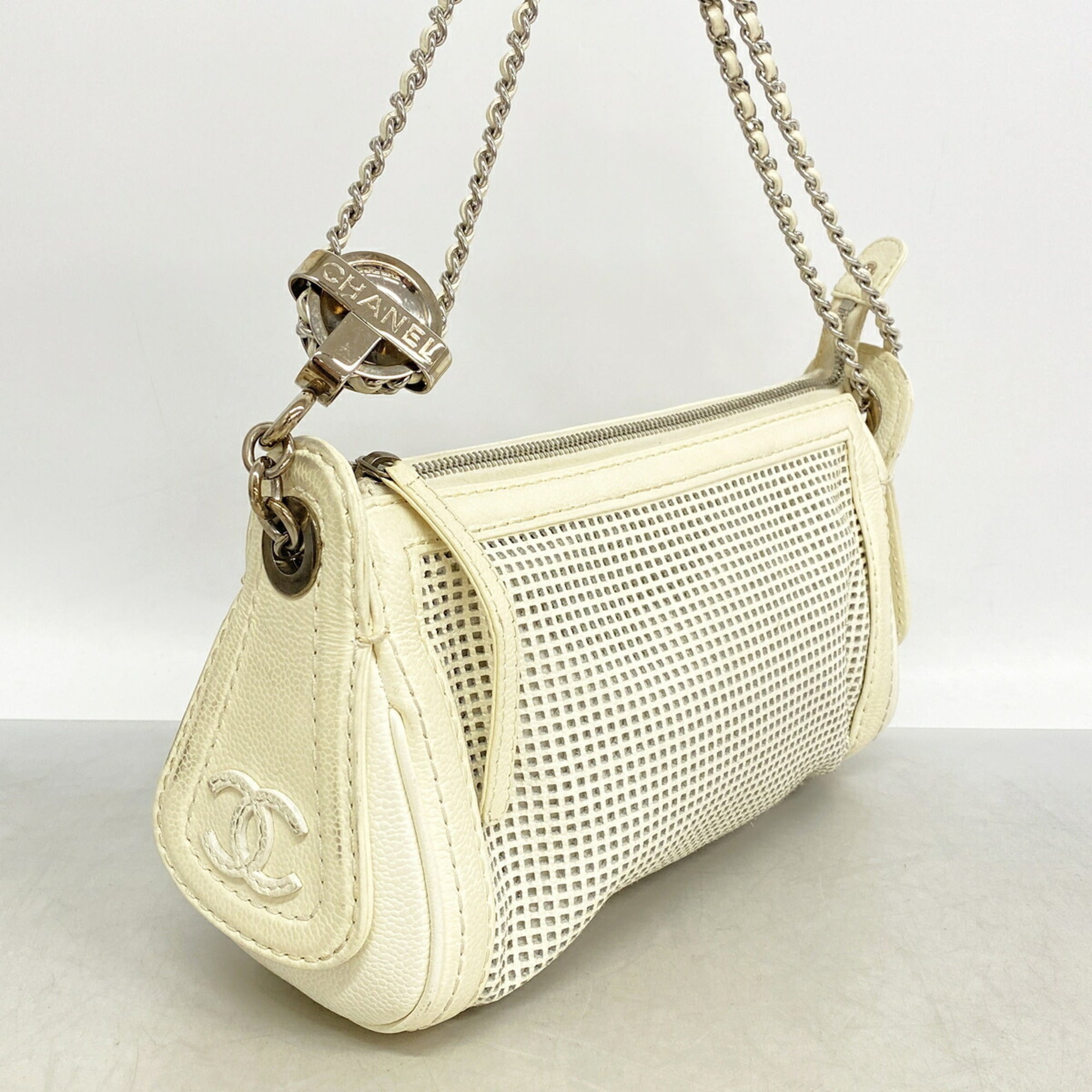 Chanel Ivory Leather Shoulder Bag (Pre-Owned)