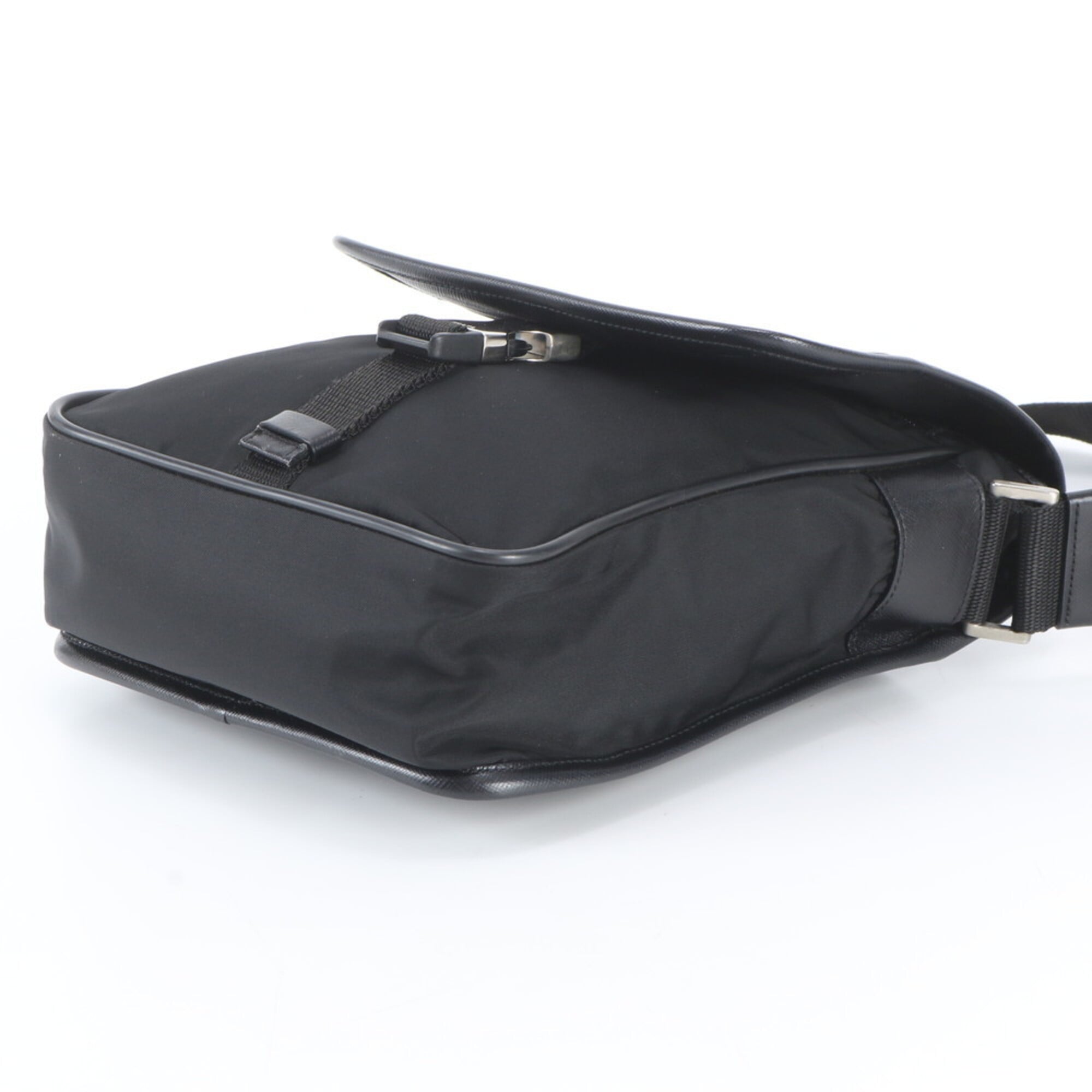 Prada Black Leather Nylon Messenger Bag Shoulder Bag (Pre-Owned)