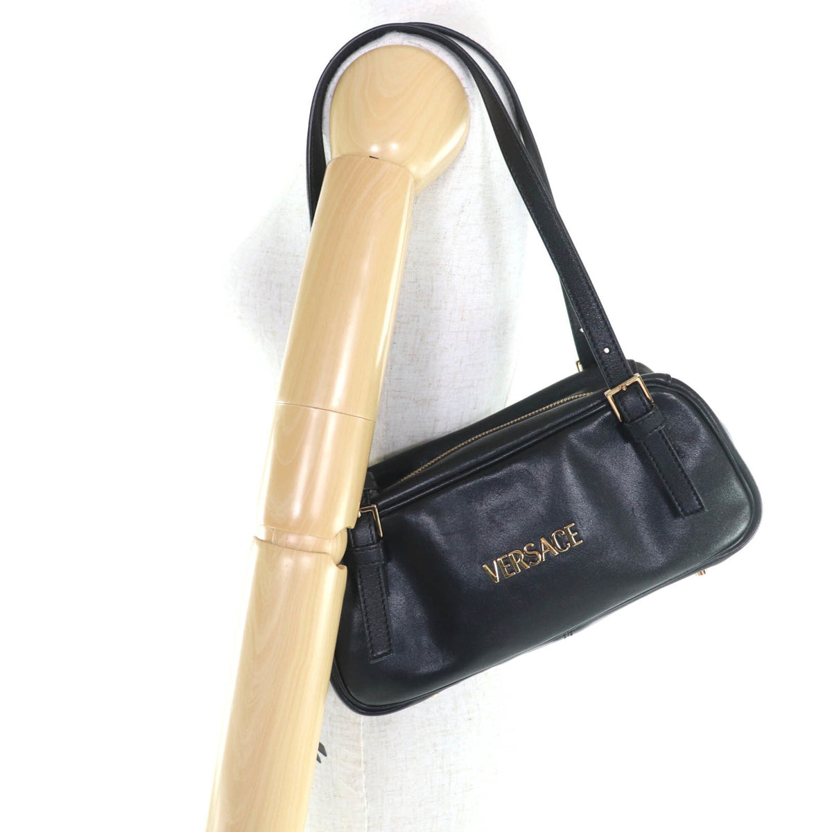 Versace Black Leather Handbag (Pre-Owned)