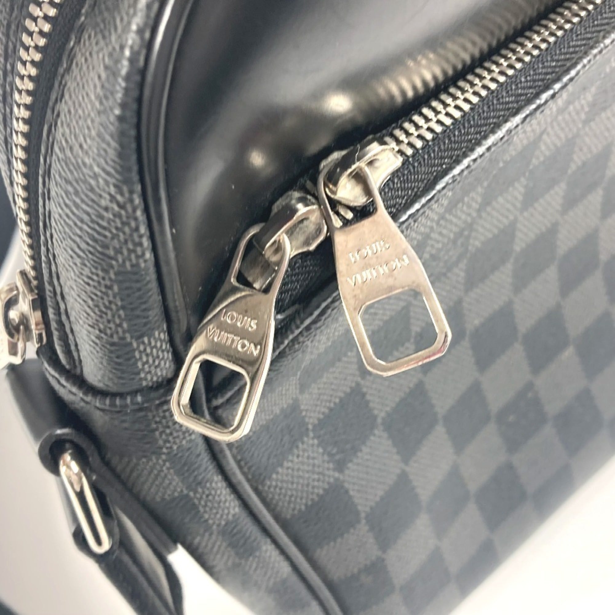Louis Vuitton Damier Graphite Black Damier Graphite Messenger Bag Shoulder Bag (Pre-Owned)
