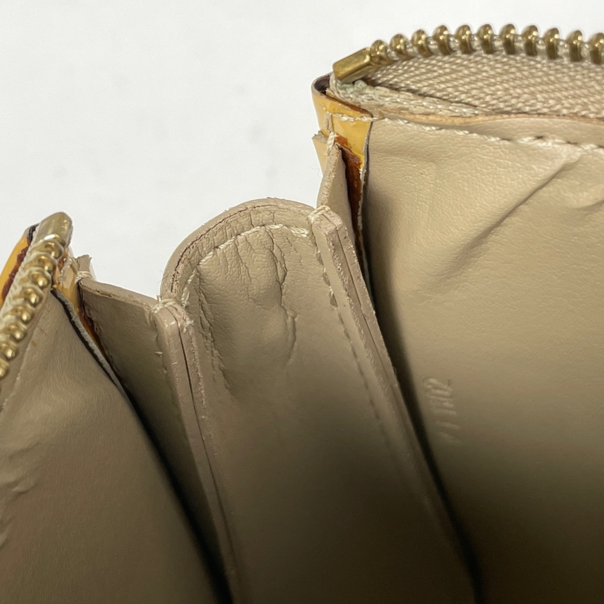Louis Vuitton Beige Monogram Vernis Pouch (Pre-Owned)