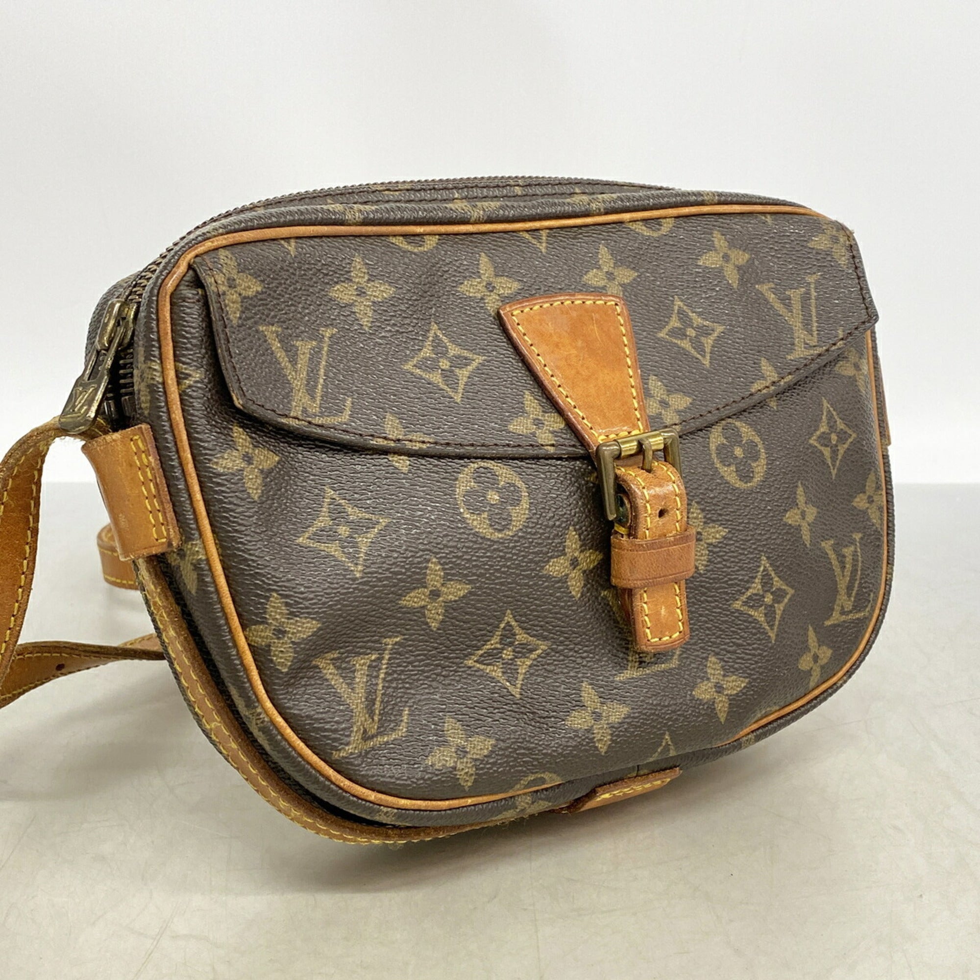 Louis Vuitton Brown Shoulder Bag (Pre-Owned)
