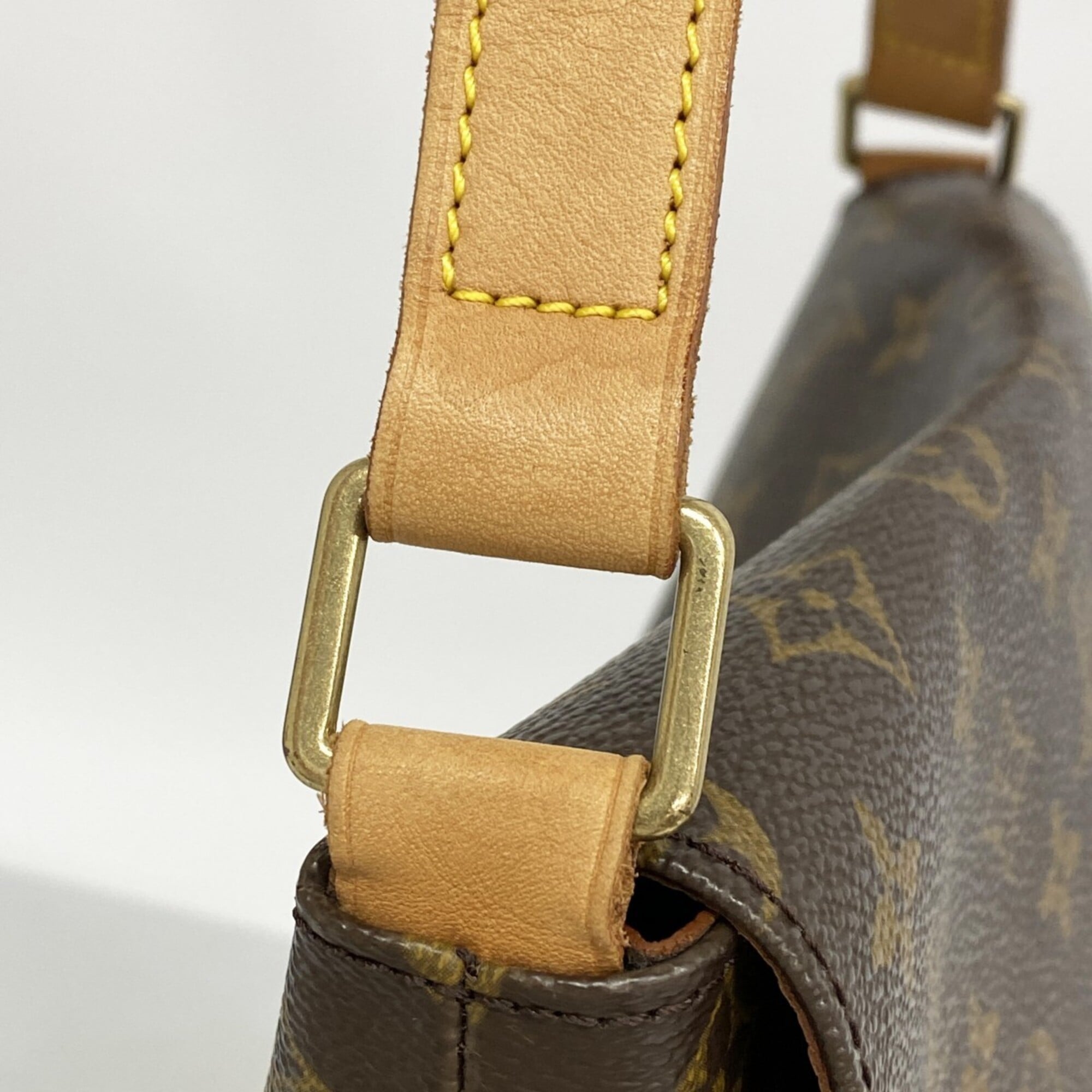 Louis Vuitton Brown Shoulder Bag (Pre-Owned)