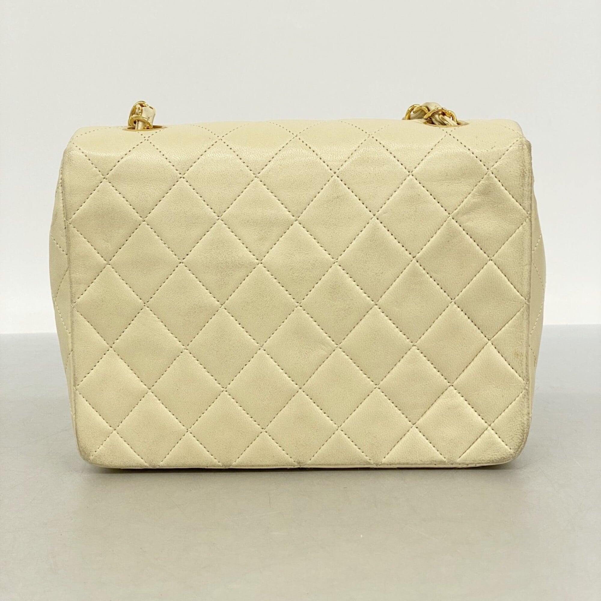 Chanel Beige Leather Shoulder Bag (Pre-Owned)