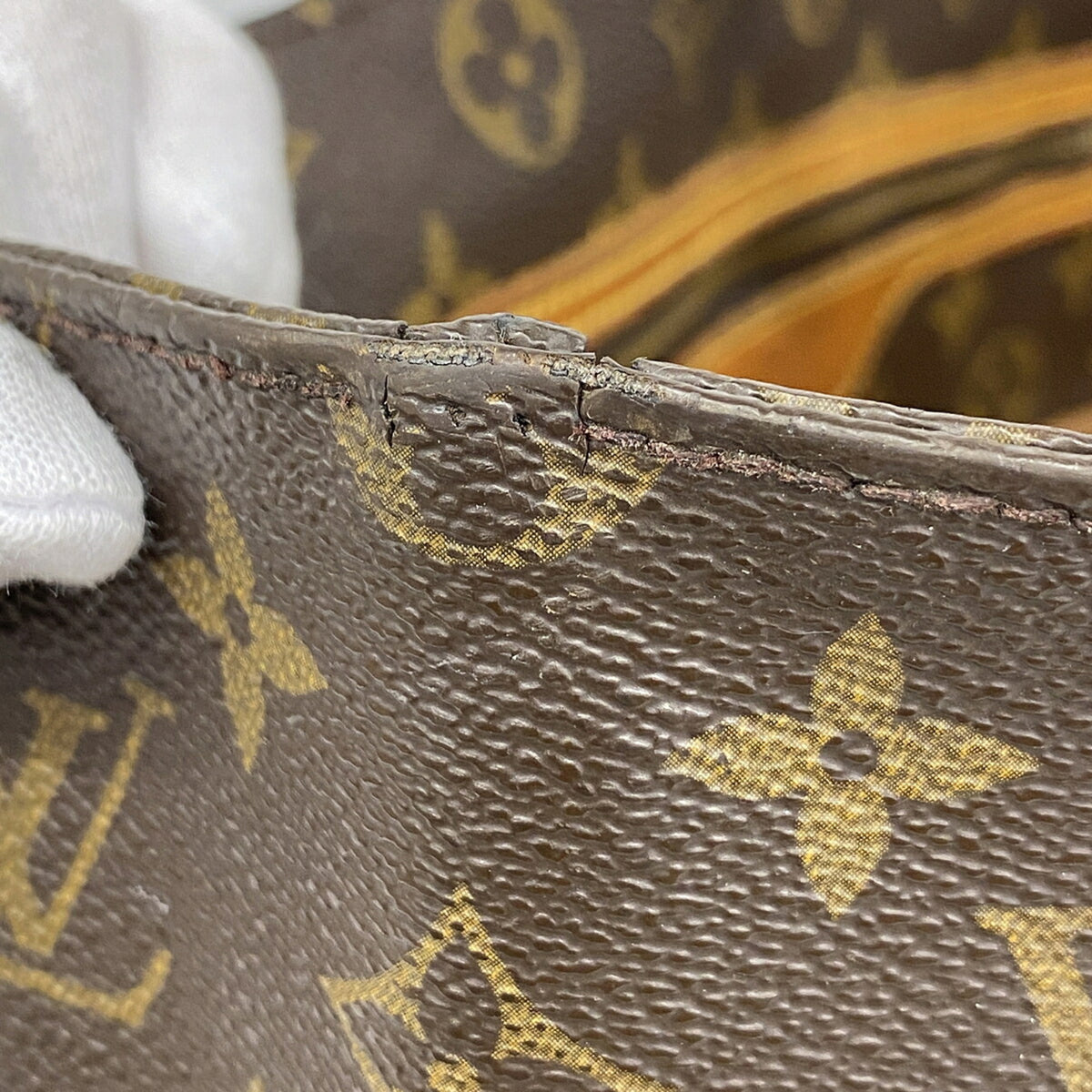 Louis Vuitton Brown Shoulder Bag (Pre-Owned)