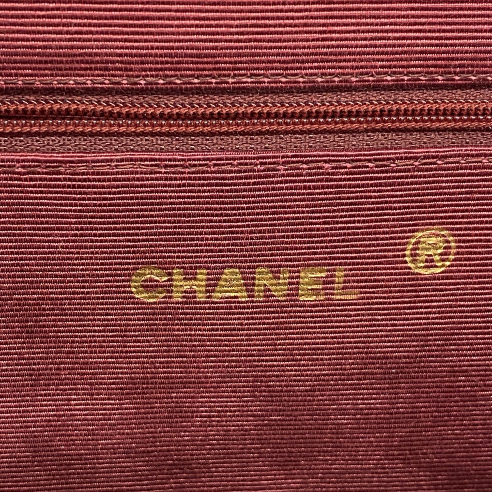 Chanel Black Leather Shoulder Bag (Pre-Owned)