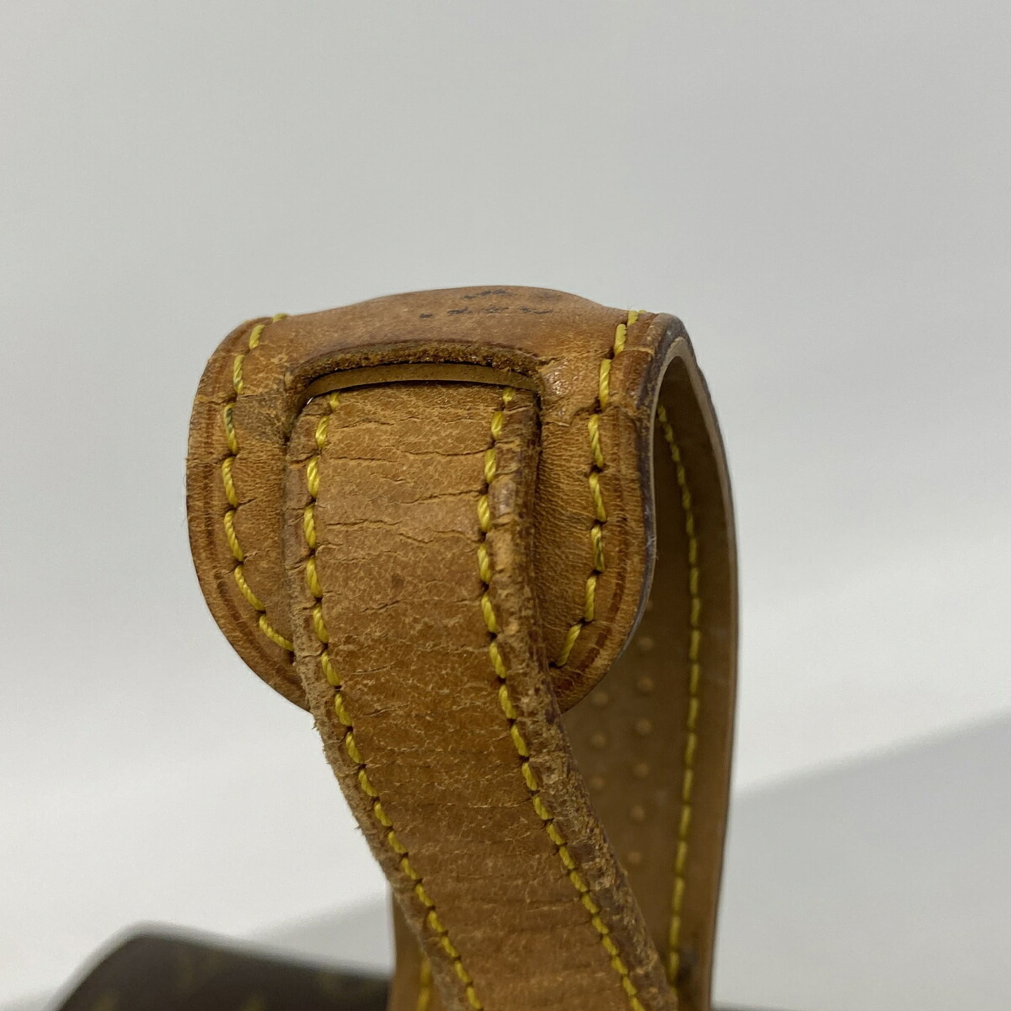 Louis Vuitton Brown Shoulder Bag (Pre-Owned)