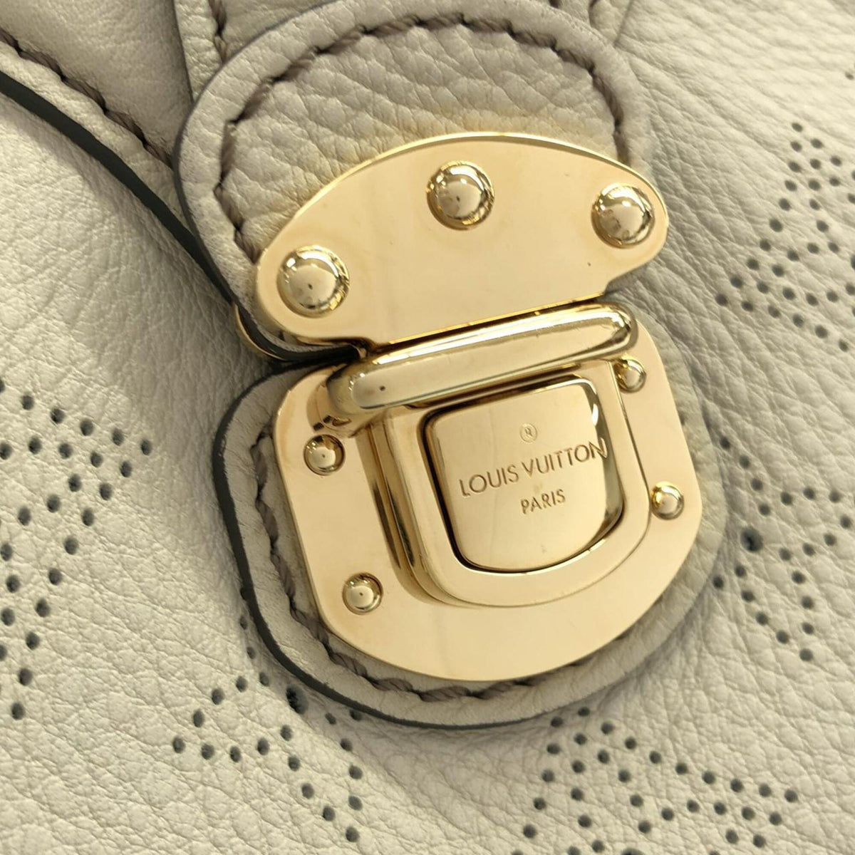 Louis Vuitton Gris Leather Shoulder Bag (Pre-Owned)
