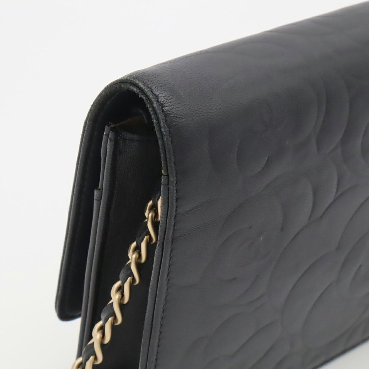 Chanel Camellia Black Leather Pochette Shoulder Bag (Pre-Owned)