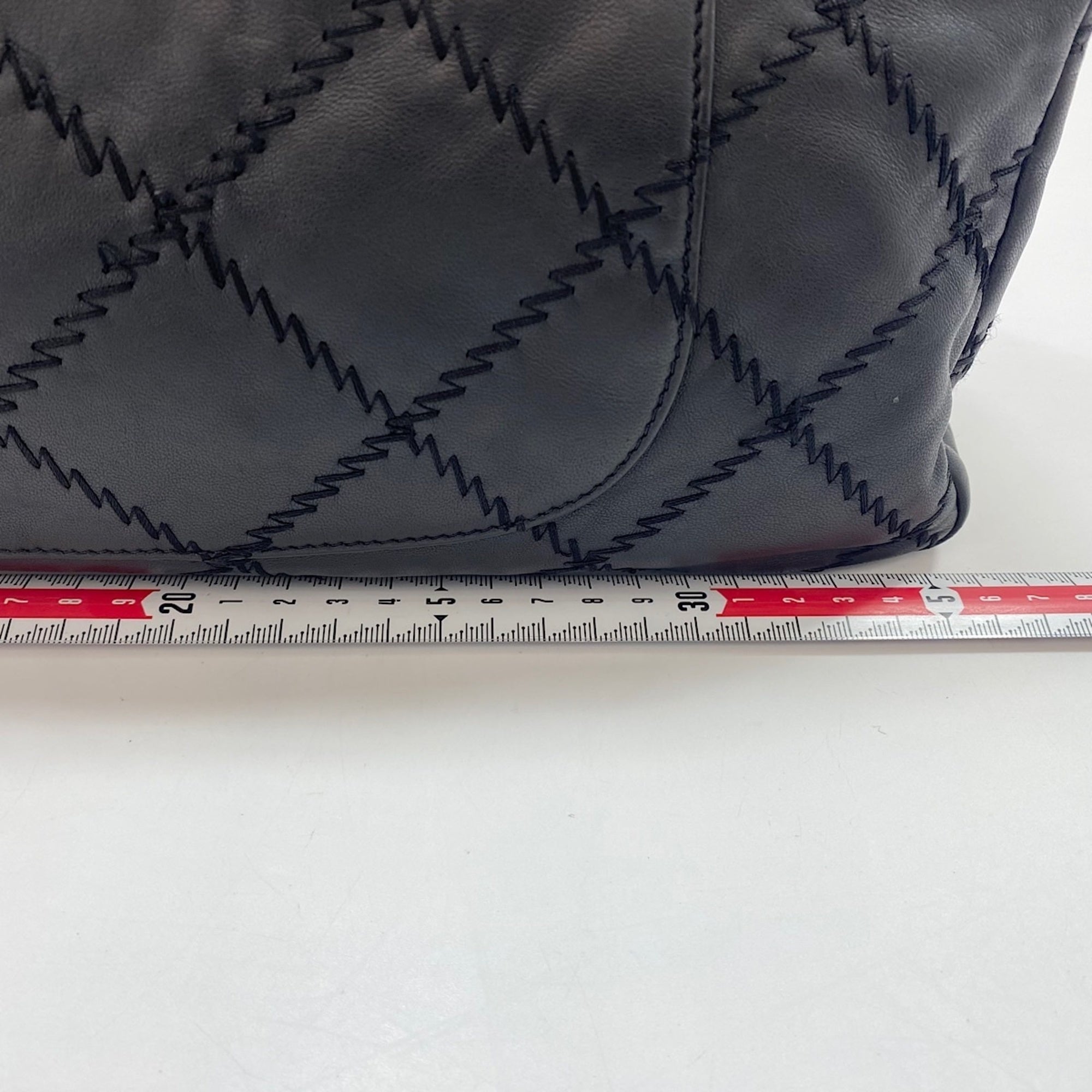 Chanel Black Shoulder Bag (Pre-Owned)