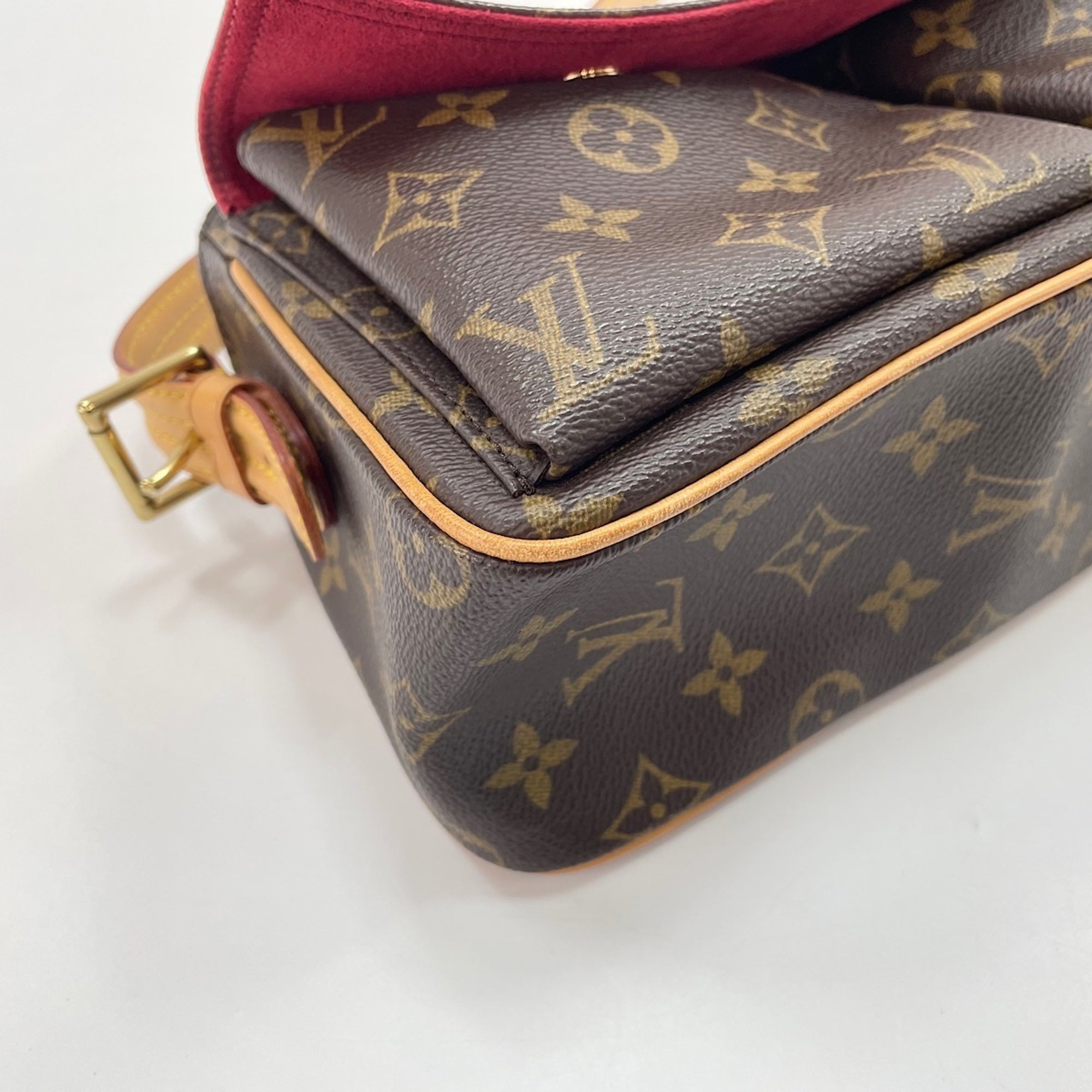 Louis Vuitton Brown Shoulder Bag (Pre-Owned)