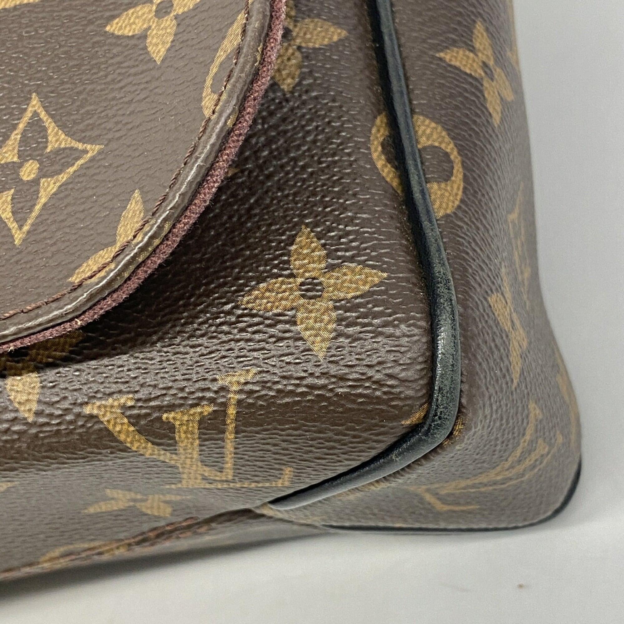 Louis Vuitton Brown Shoulder Bag (Pre-Owned)