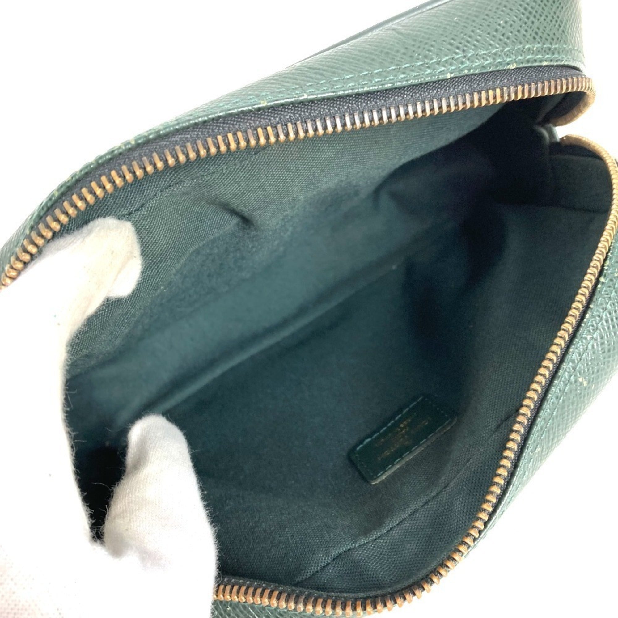 Louis Vuitton Episea Green Taiga Leather Clutch Bag Handbag Pouch (Pre-Owned)