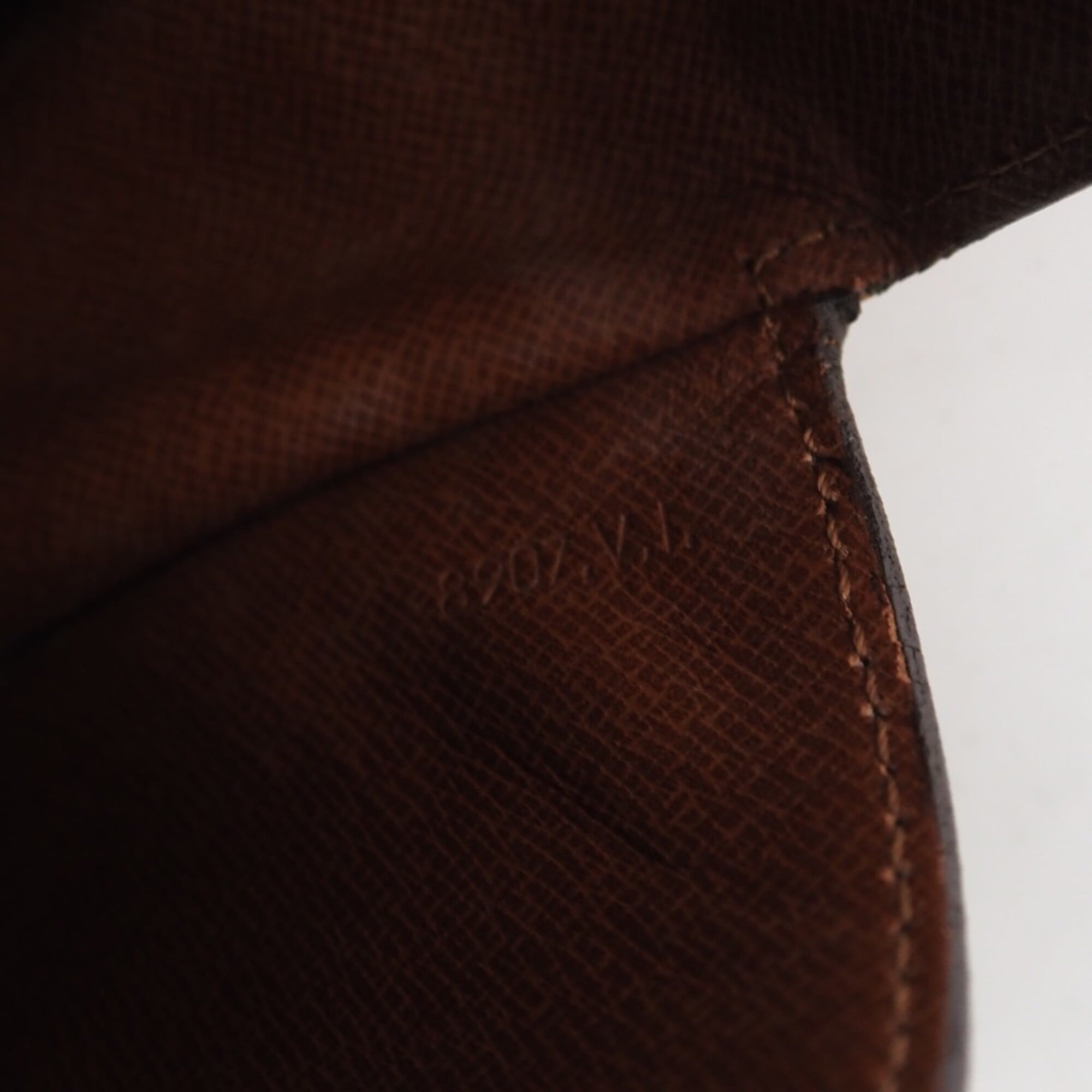Louis Vuitton Brown Leather Shoulder Bag (Pre-Owned)