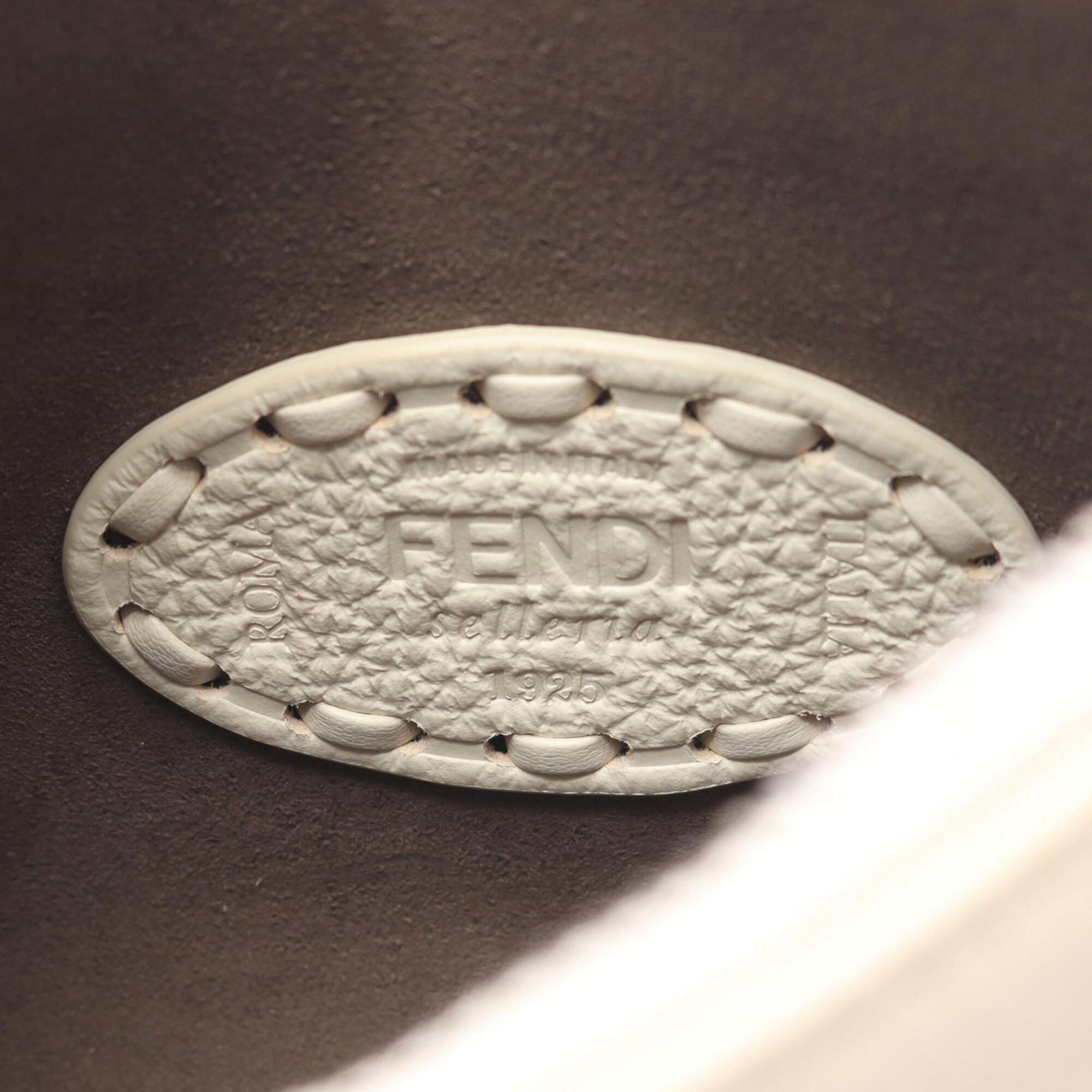 Fendi White Leather Handbag (Pre-Owned)