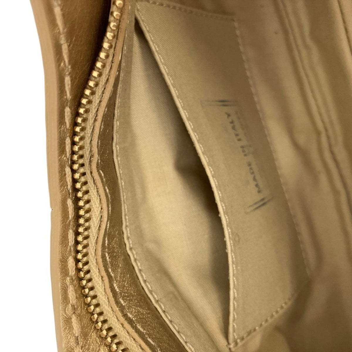 Tod's Gold Leather Handbag Shoulder Bag (Pre-Owned)