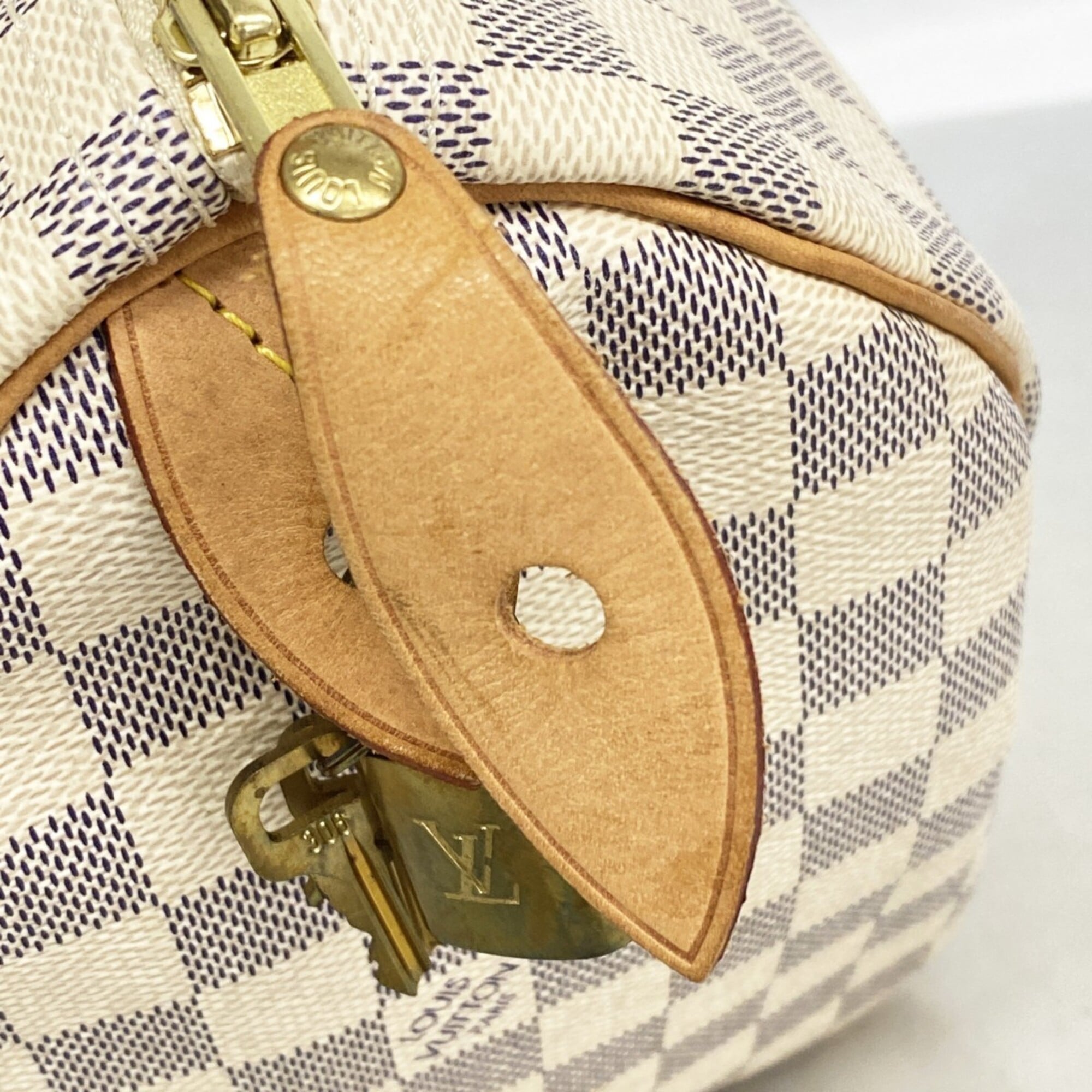 Louis Vuitton White Handbag (Pre-Owned)