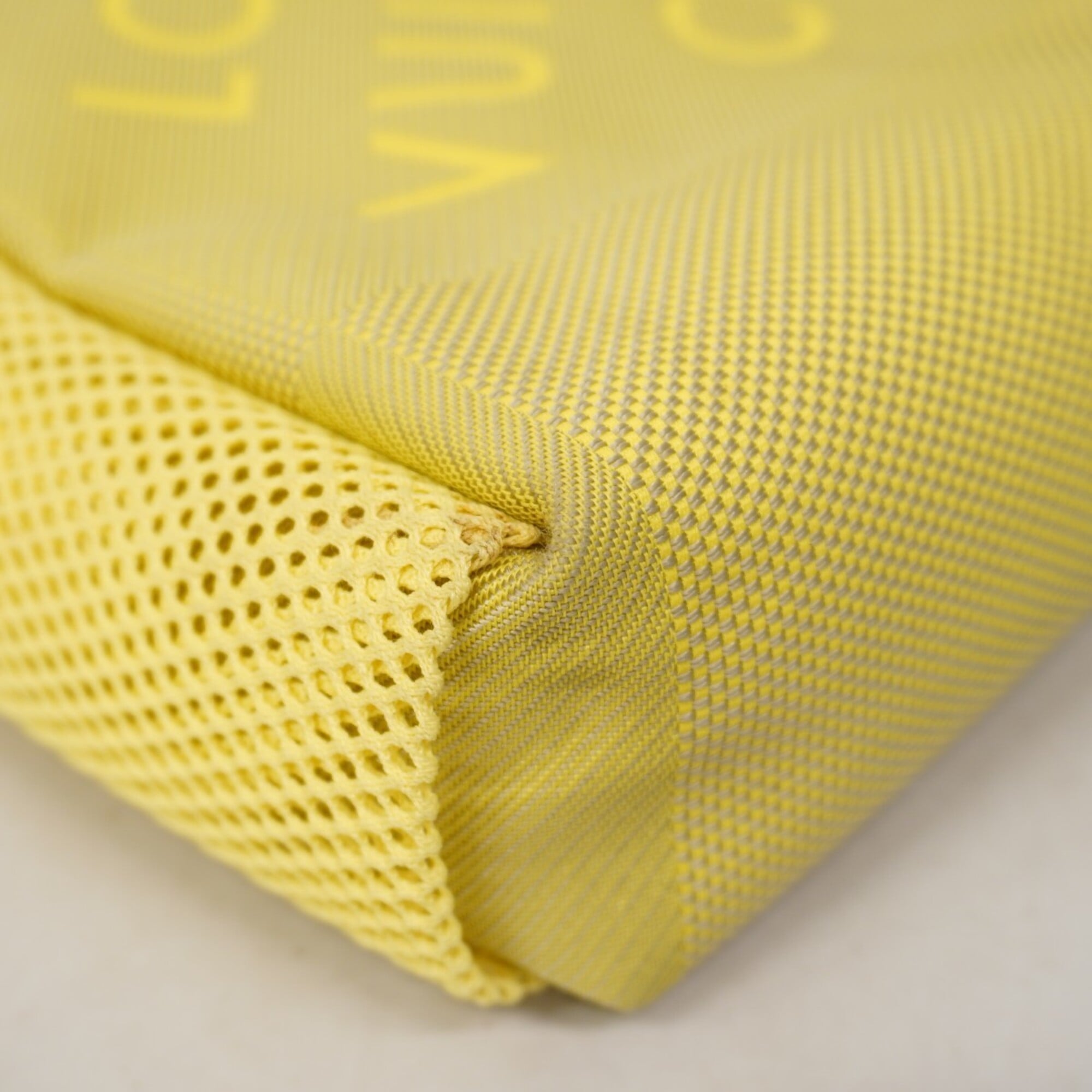 Louis Vuitton Yellow Shoulder Bag (Pre-Owned)