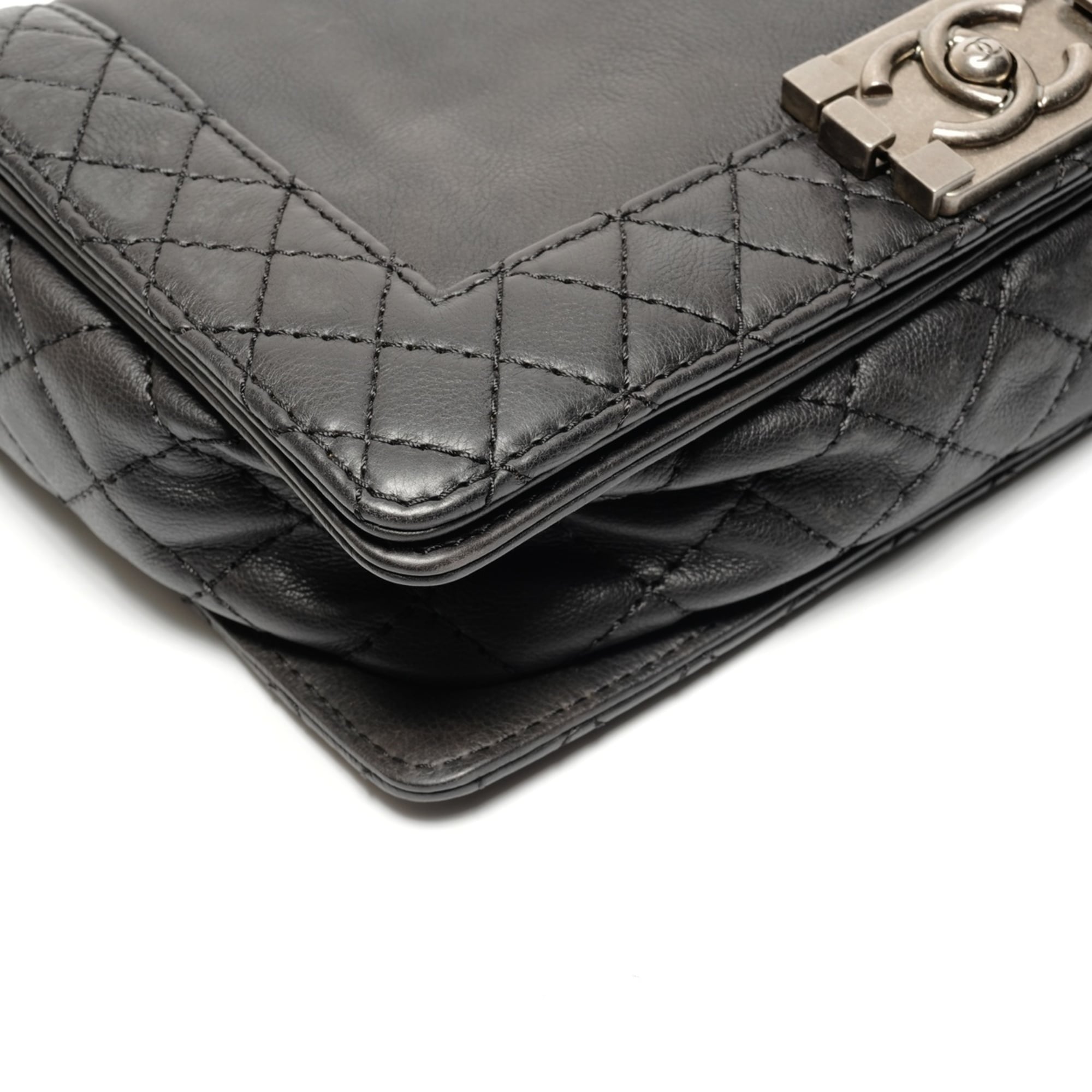 Chanel Black Shoulder Bag (Pre-Owned)