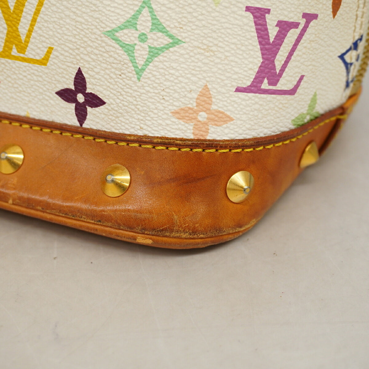 Louis Vuitton Blanc Handbag (Pre-Owned)