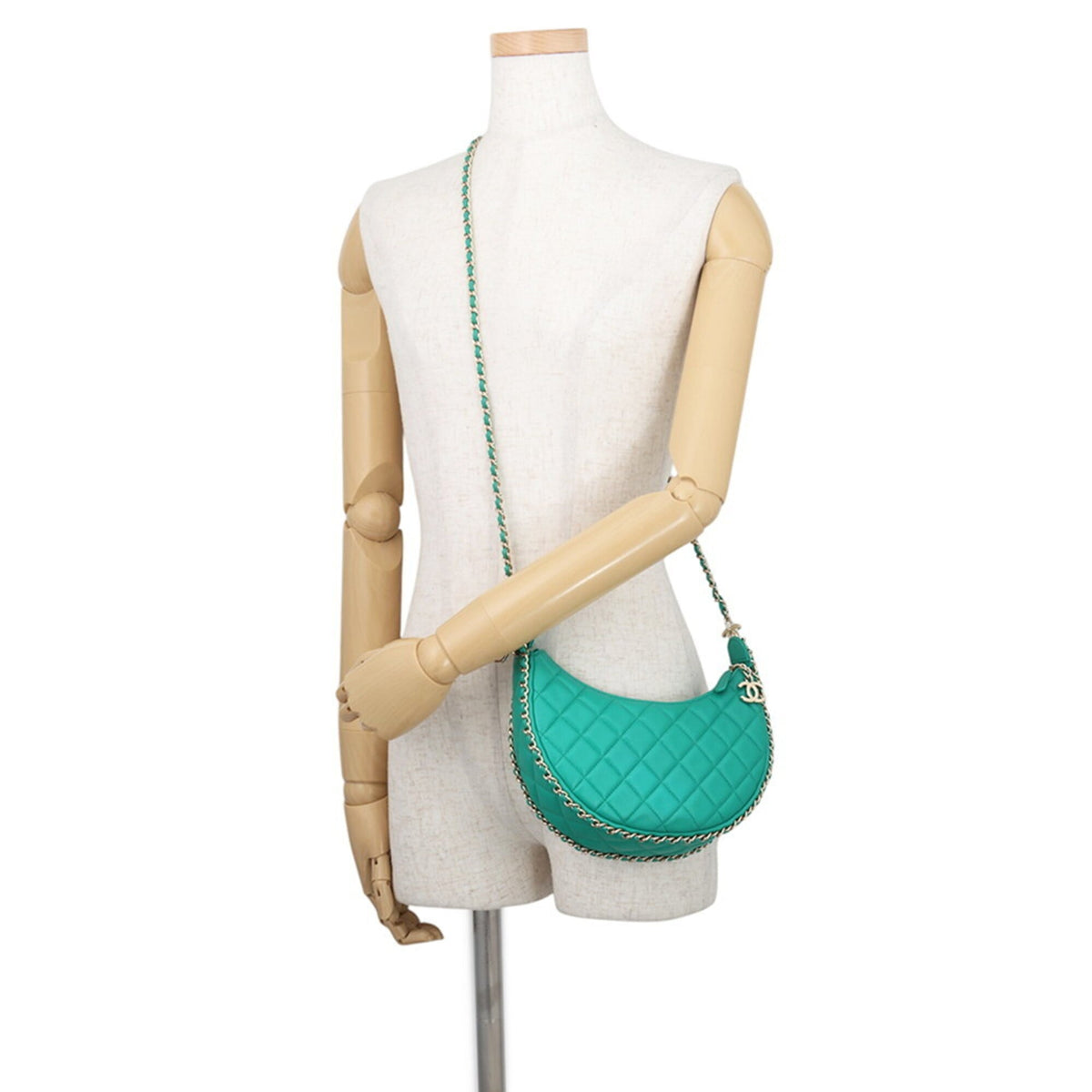 Chanel Green Handbag Shoulder Bag (Pre-Owned)