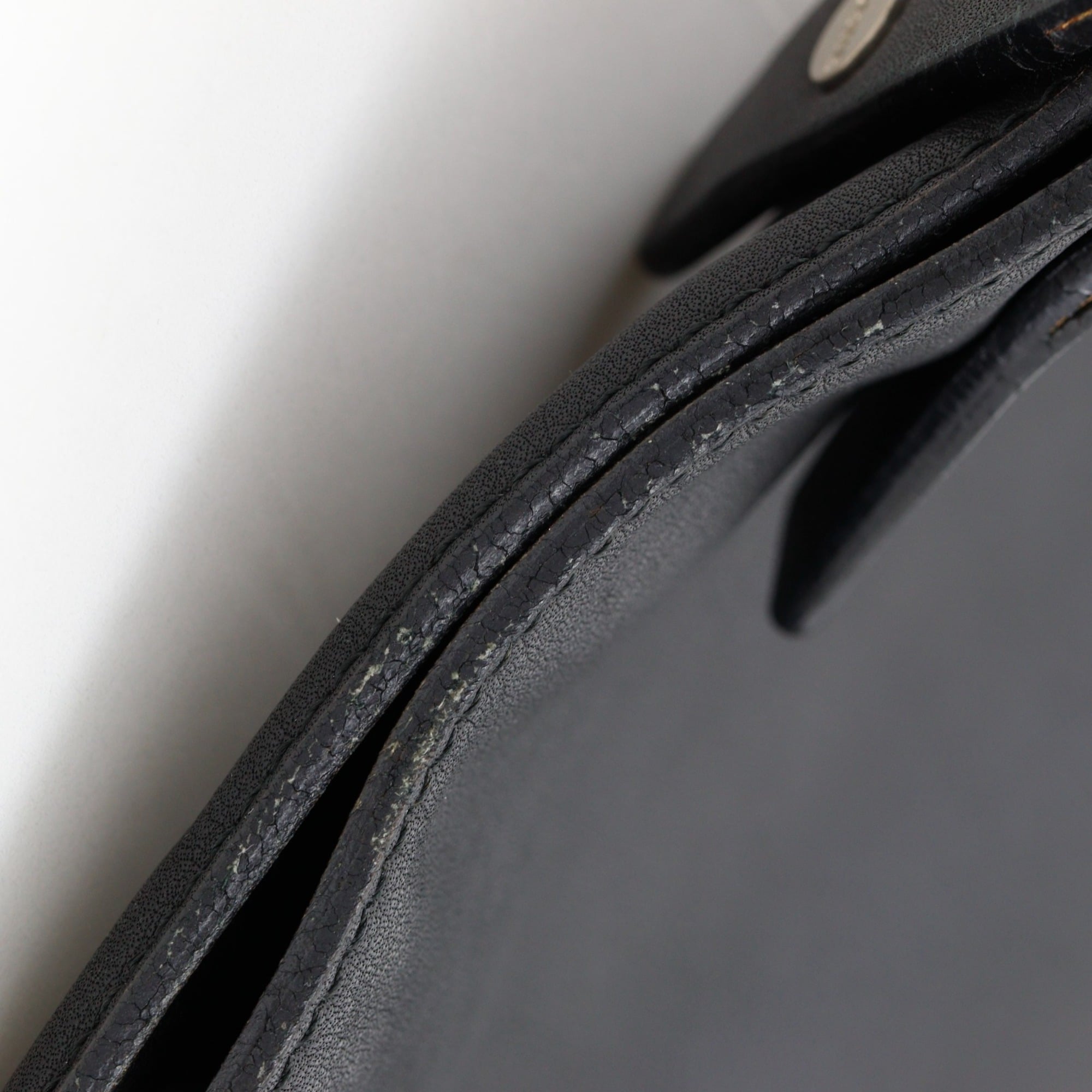 Loewe Black Leather Shoulder Bag (Pre-Owned)