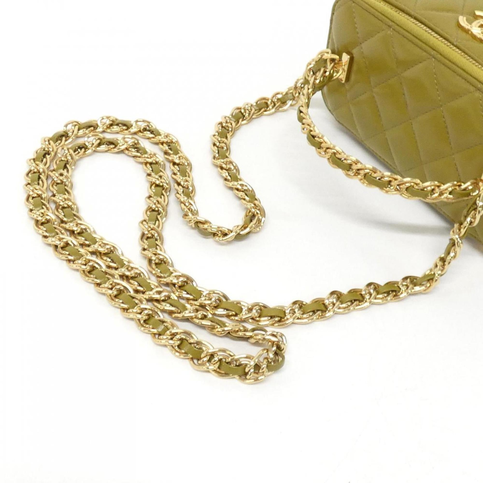 Chanel Green Leather Handbag (Pre-Owned)