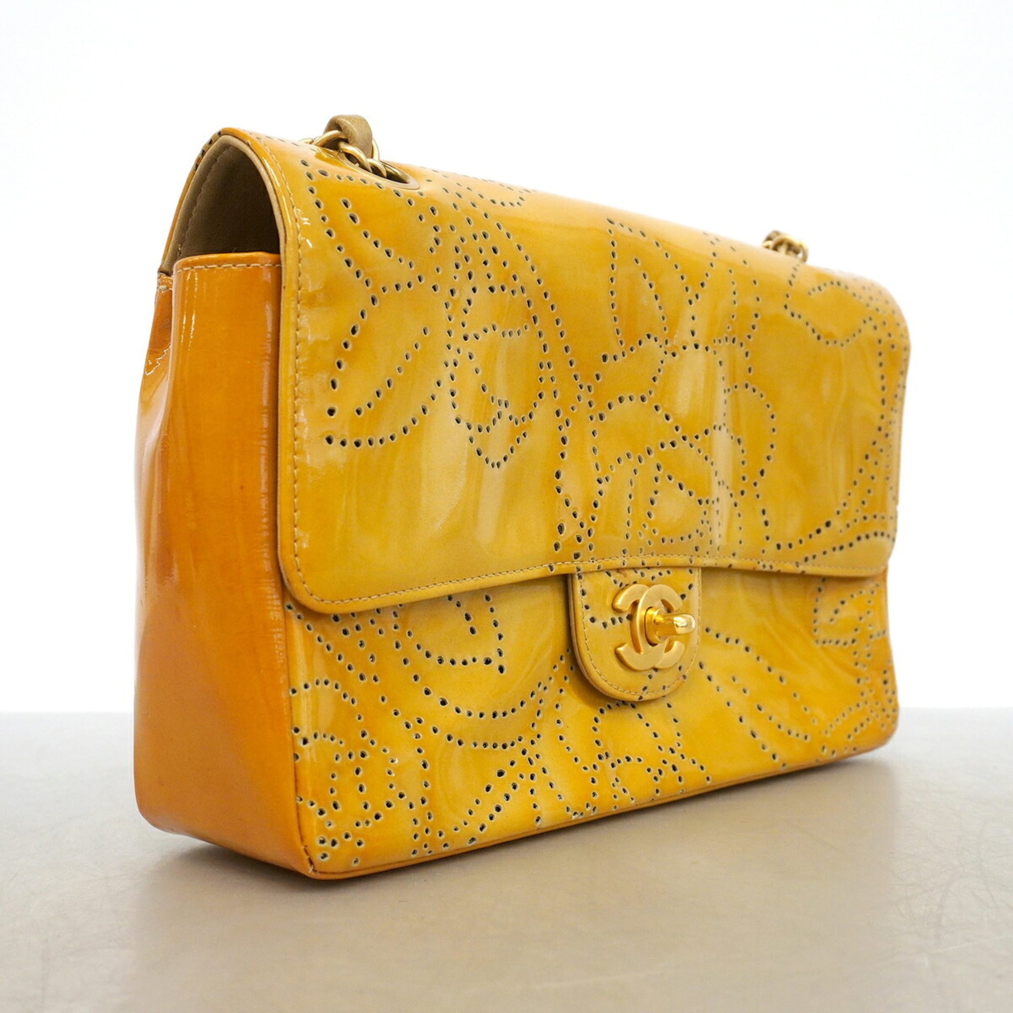 Chanel Yellow Patent Leather Shoulder Bag (Pre-Owned)