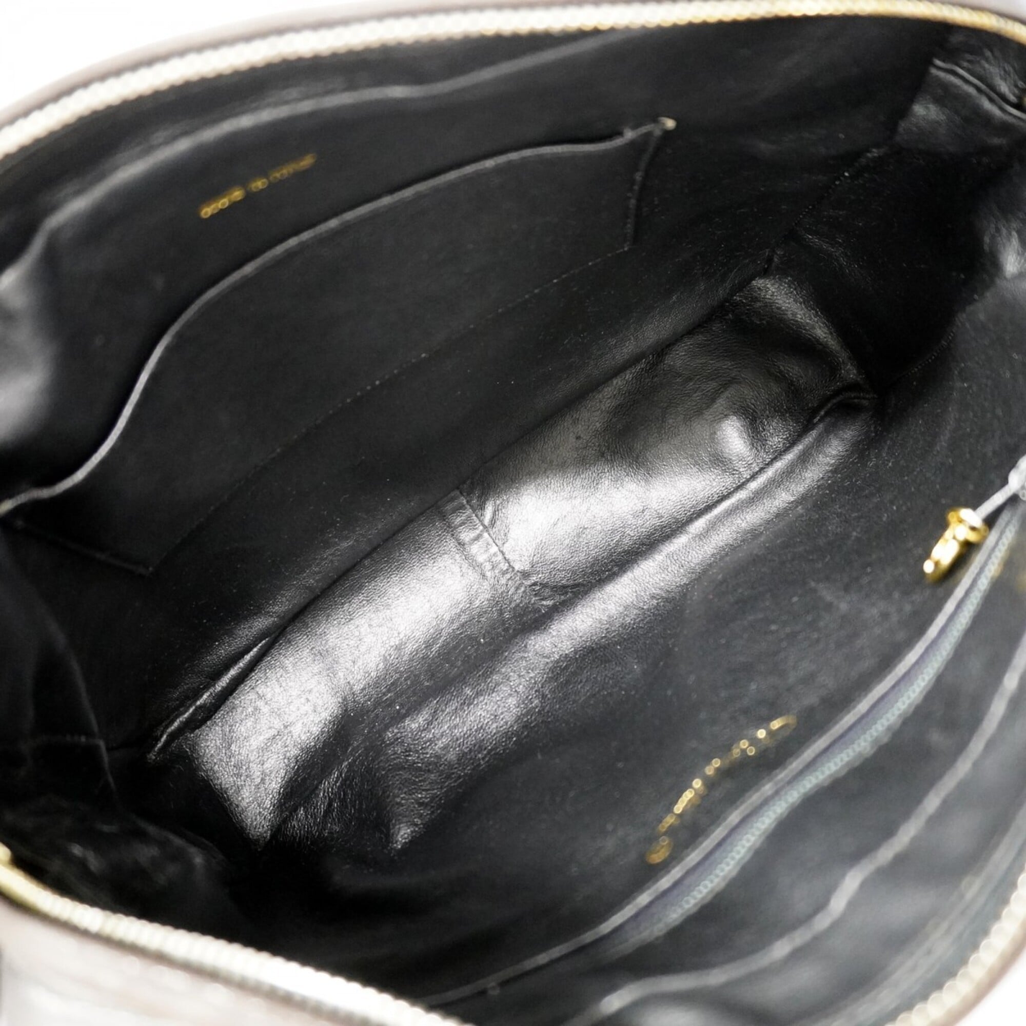 Chanel Black Leather Shoulder Bag (Pre-Owned)