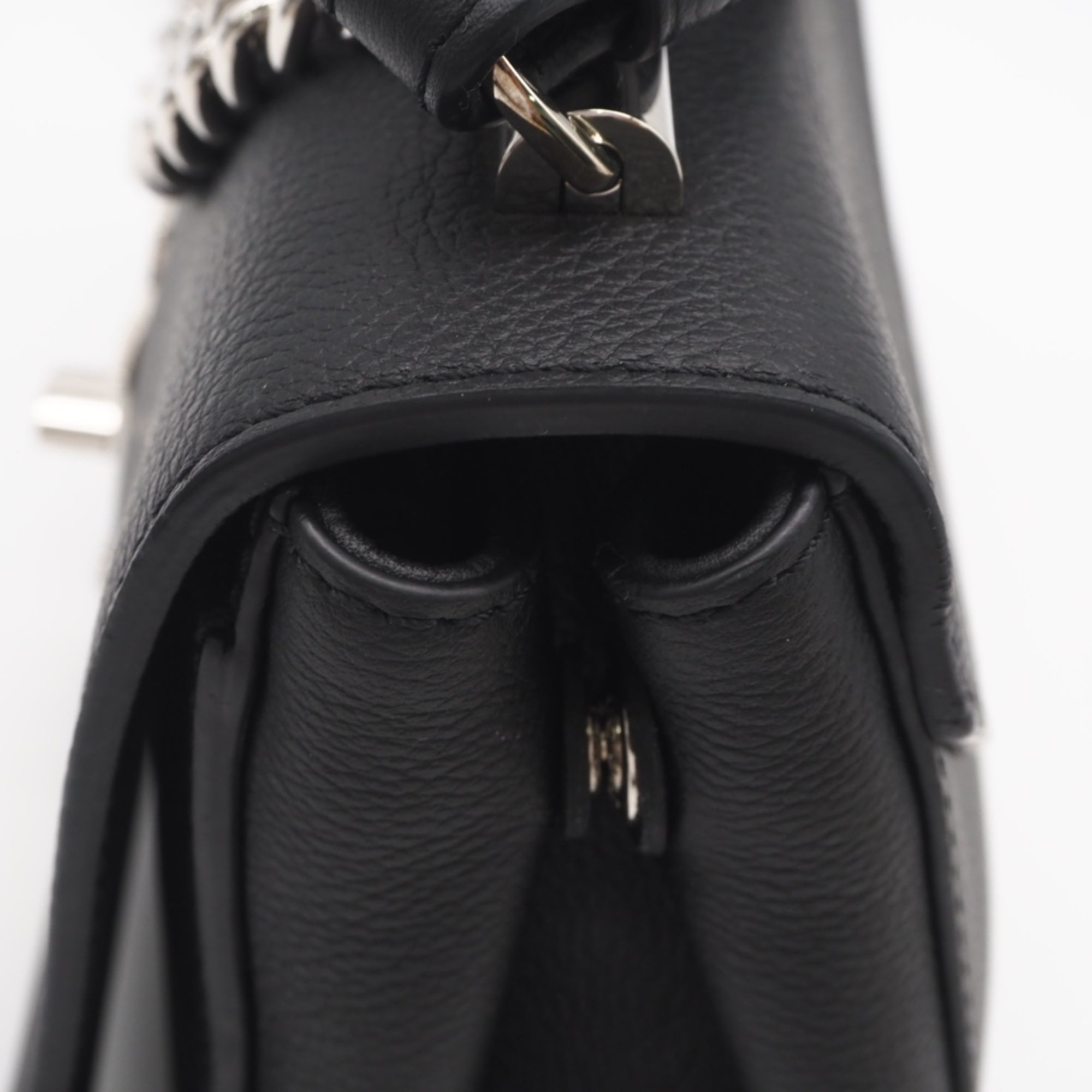 Louis Vuitton Black Leather Shoulder Bag (Pre-Owned)