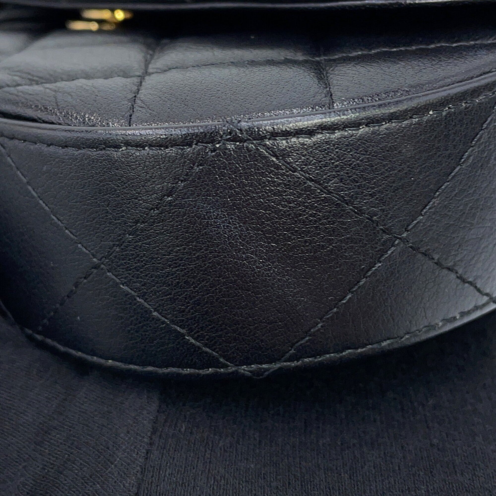 Chanel Black Leather Shoulder Bag (Pre-Owned)