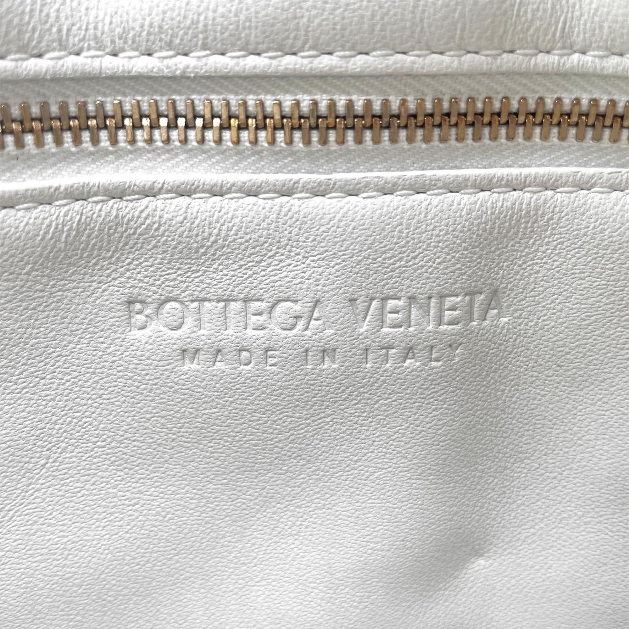 Bottega Veneta Gold White Leather Shoulder Bag (Pre-Owned)