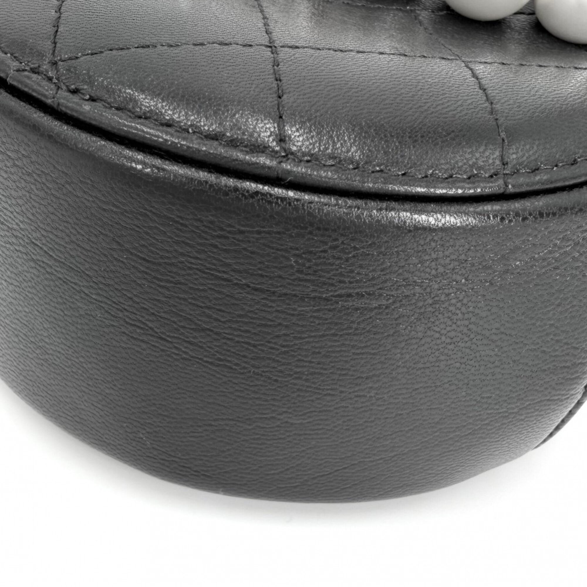 Chanel Black White Leather Shoulder Bag (Pre-Owned)
