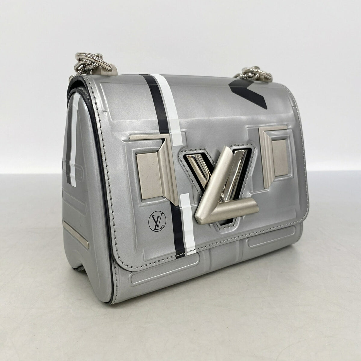 Louis Vuitton Silver Shoulder Bag (Pre-Owned)