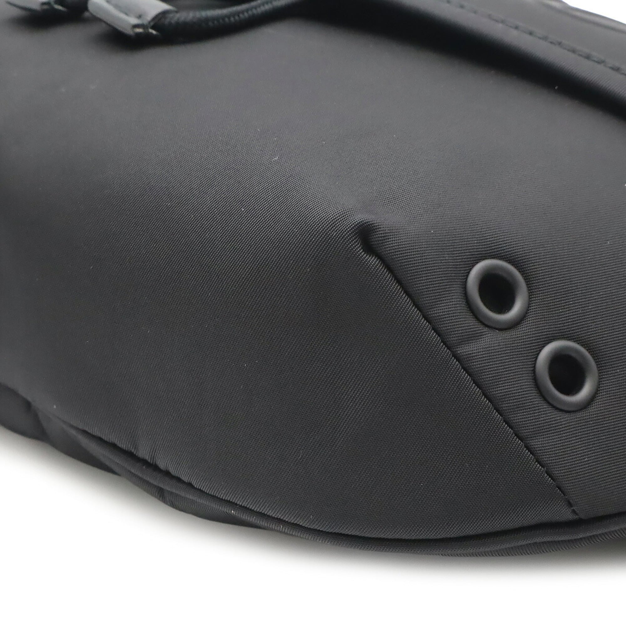 Gucci Black Nylon Pouch Sling Bag (Pre-Owned)