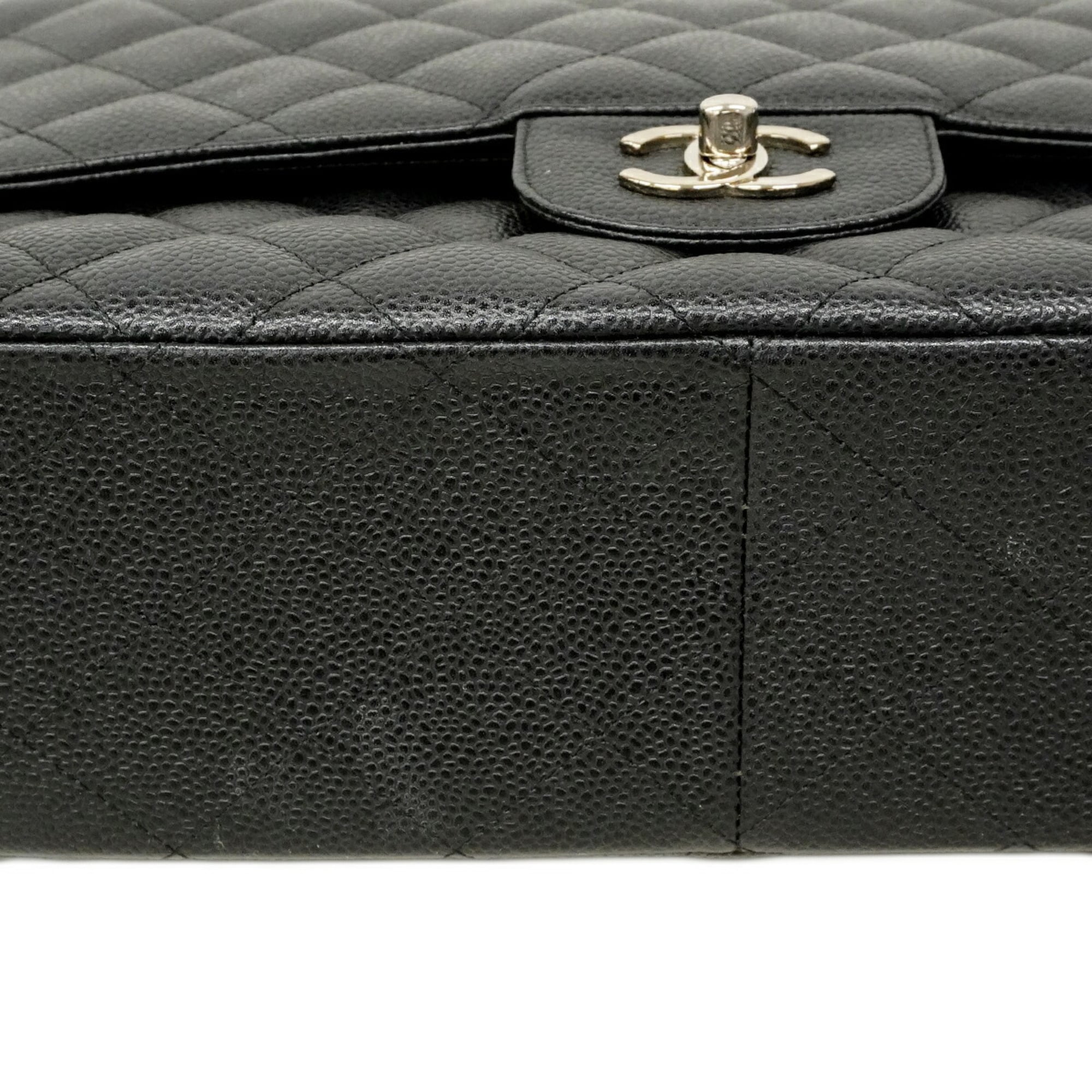 Chanel Black Grained Calfskin Shoulder Bag (Pre-Owned)
