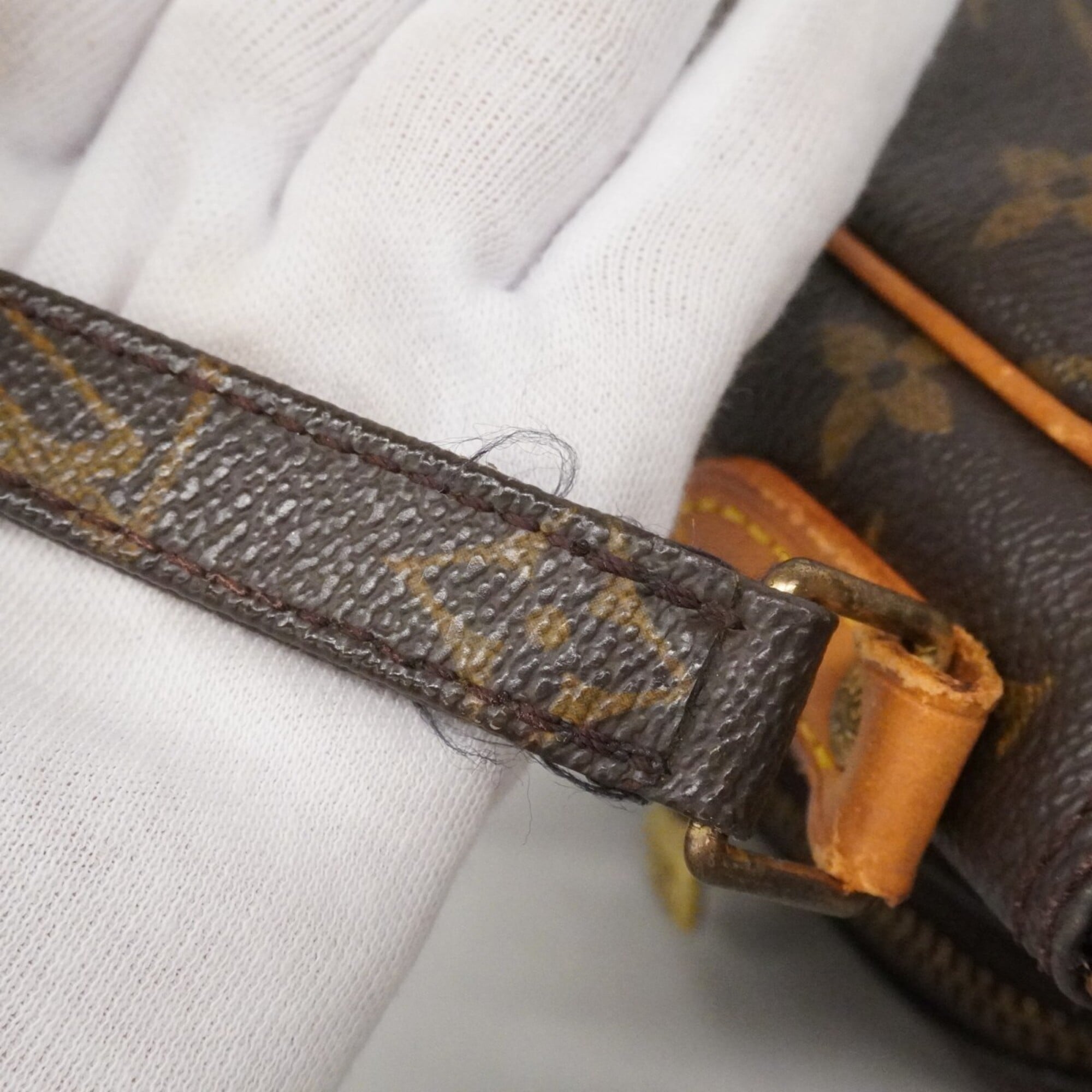 Louis Vuitton Brown Shoulder Bag (Pre-Owned)