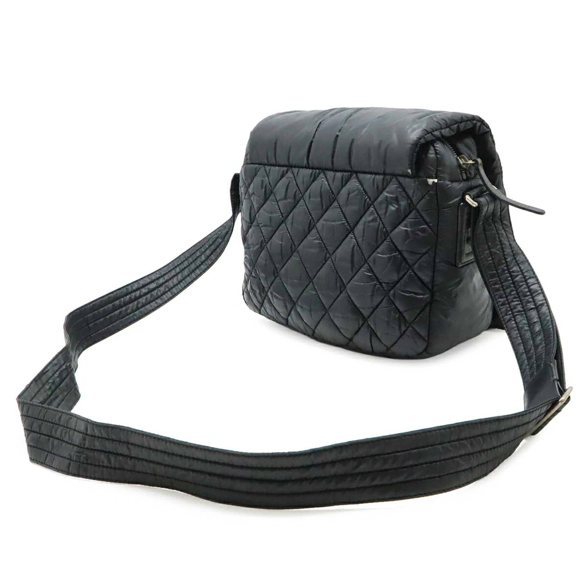 Chanel Black Nylon Shoulder Bag (Pre-Owned)