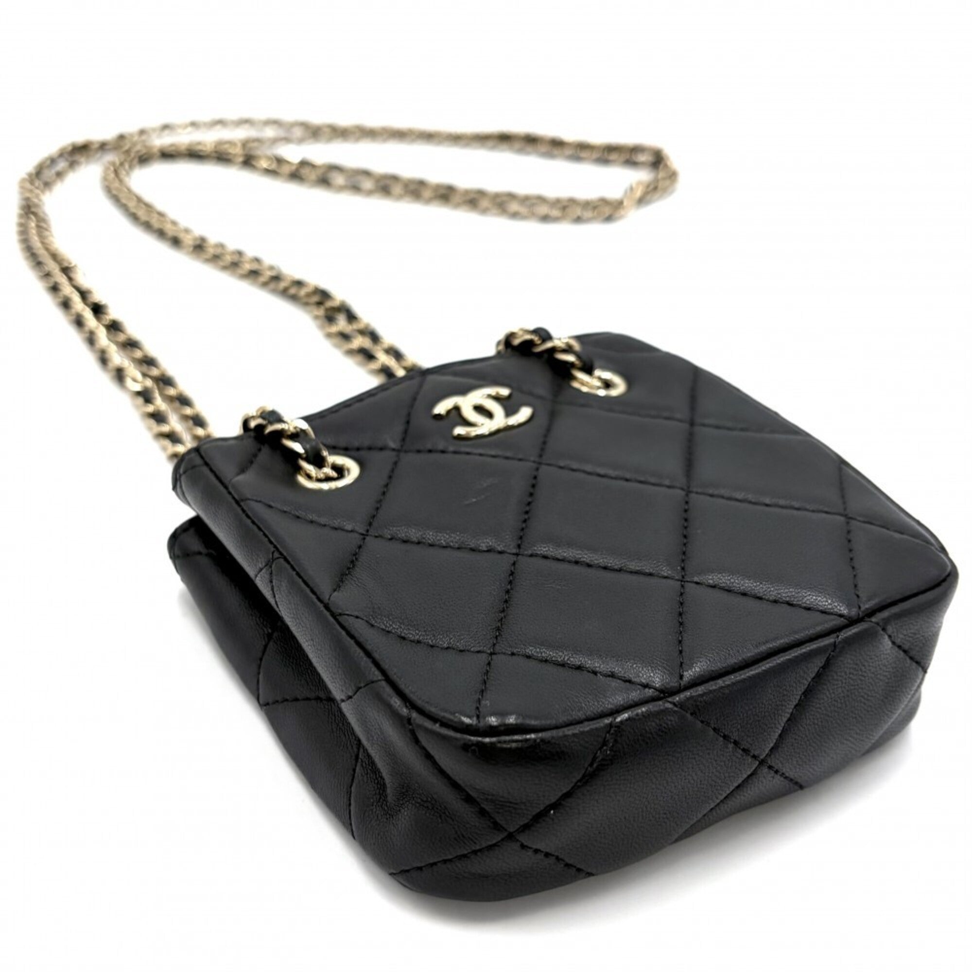 Chanel Matelasse Black Leather Pochette Shoulder Bag (Pre-Owned)