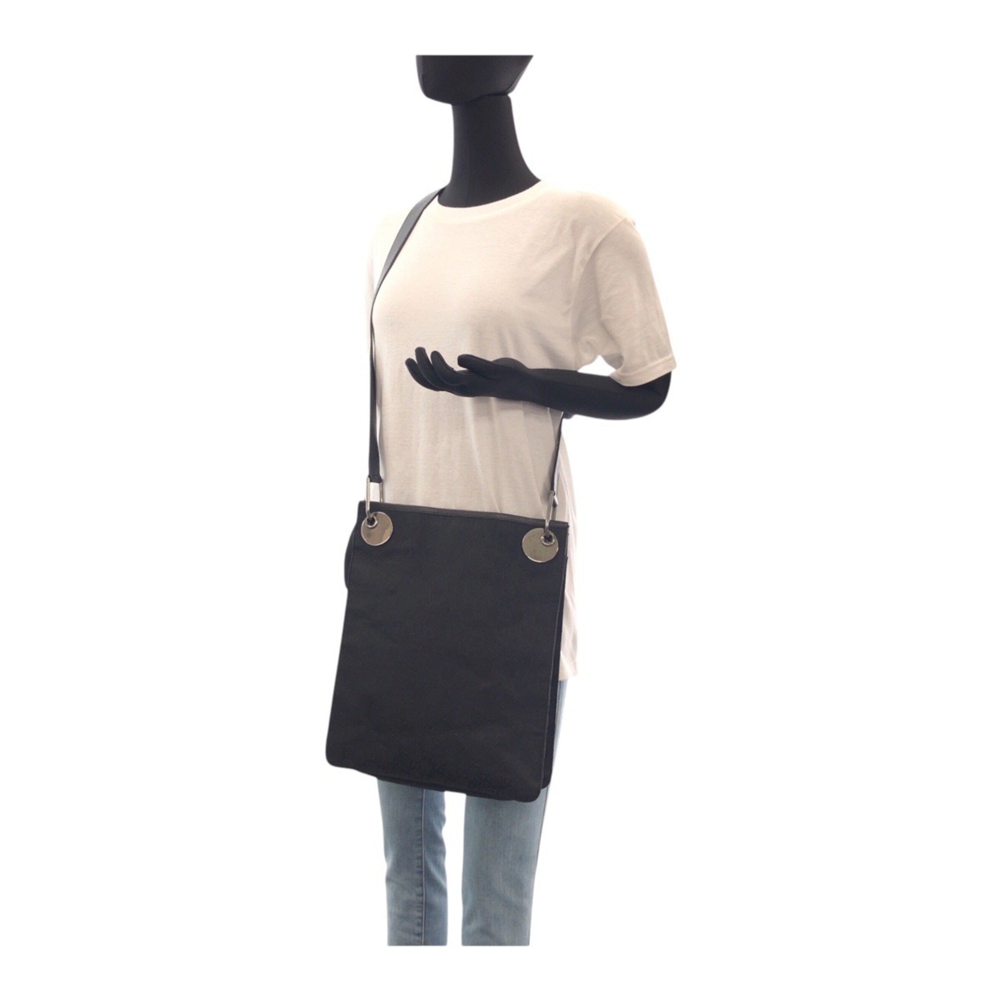 Gucci Black Gg Canvas Leather Pochette Shoulder Bag (Pre-Owned)