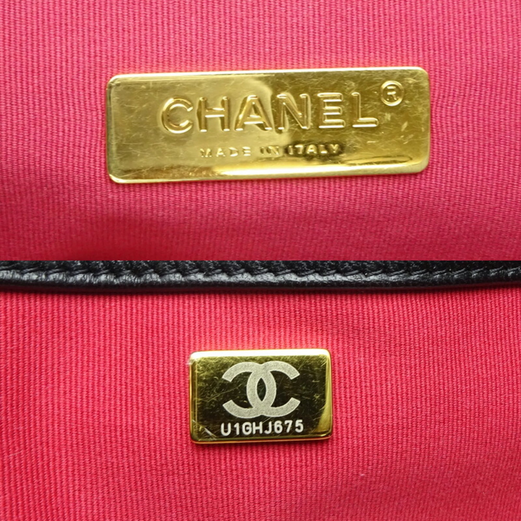 Chanel Black Leather Shoulder Bag (Pre-Owned)