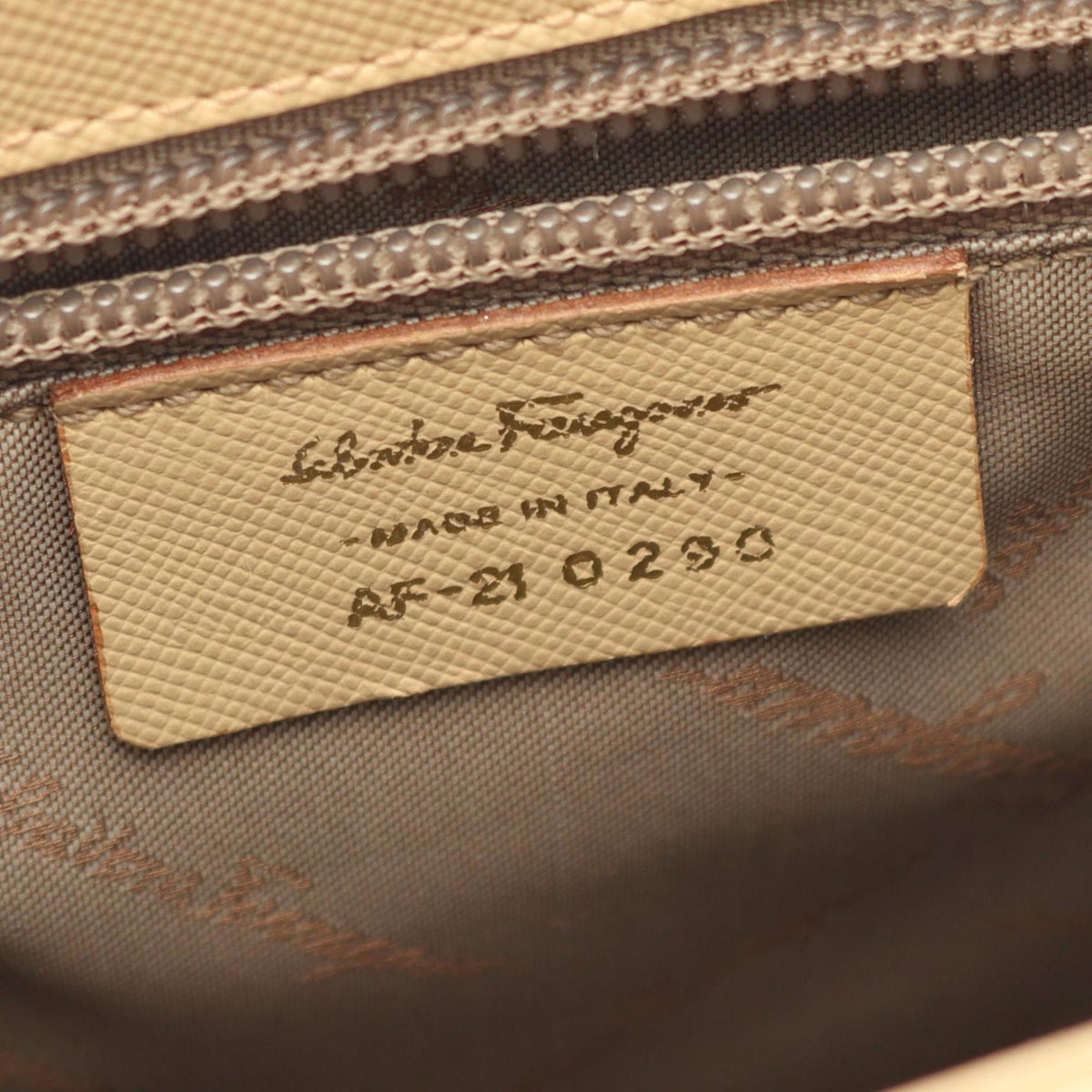 Salvatore Ferragamo Gancini Beige Leather Handbag (Pre-Owned)